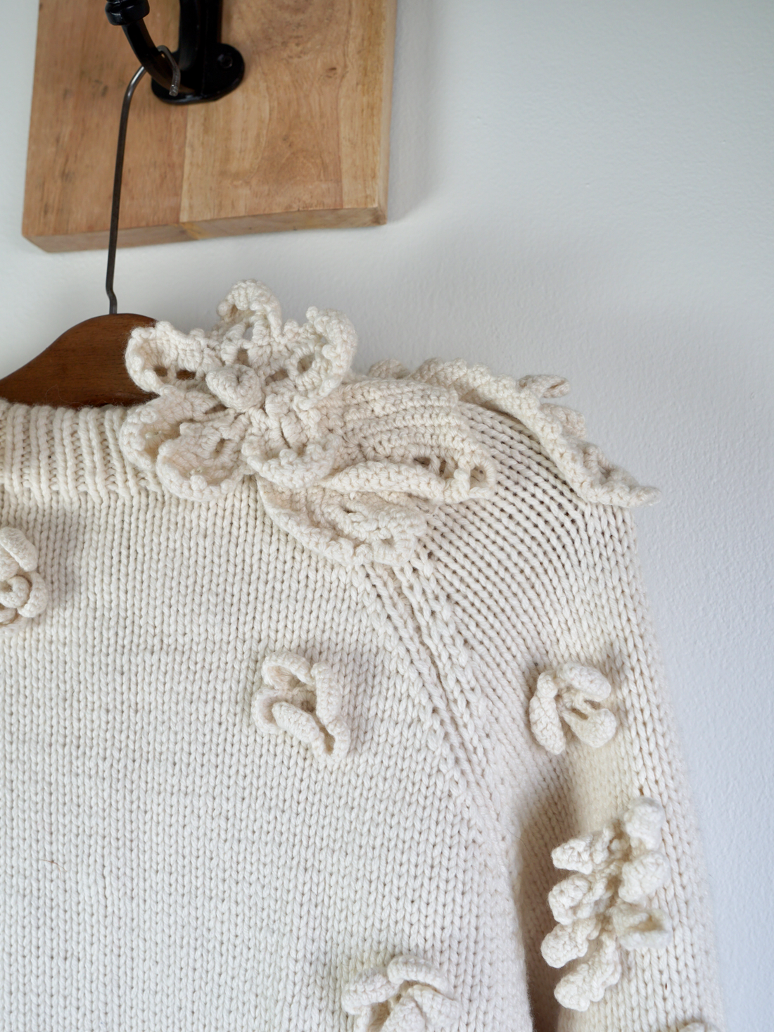 Spencer Vladimir Handknit Crochet Floral Sweater-closiTherapi | vinTage