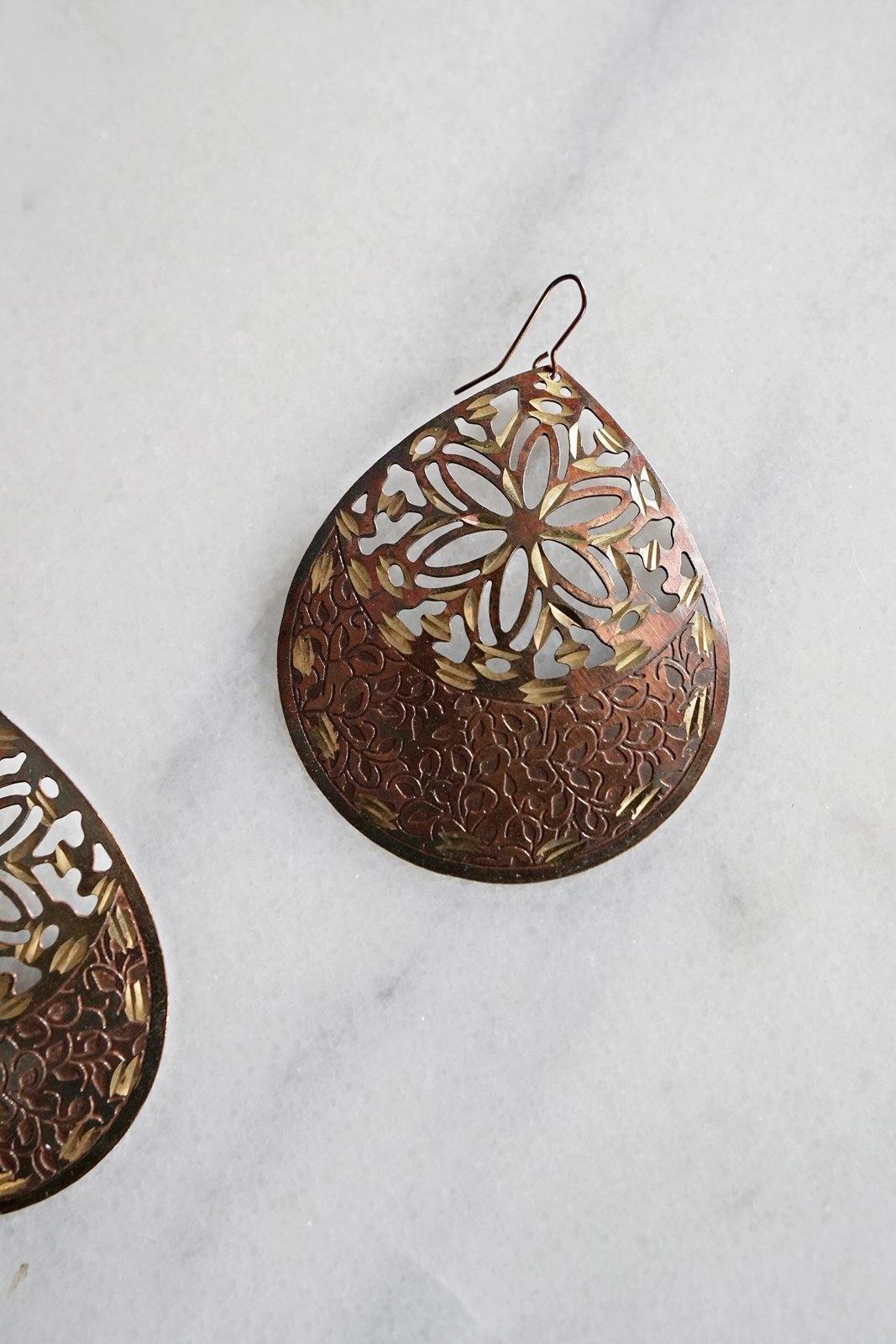 Teardrop Antique Bronze Metal Earrings-closiTherapi | vinTage