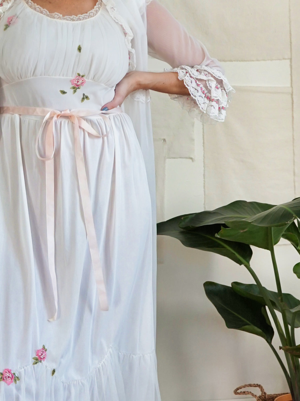 Vintage 50's White Floral Peignoir Set-closiTherapi | vinTage