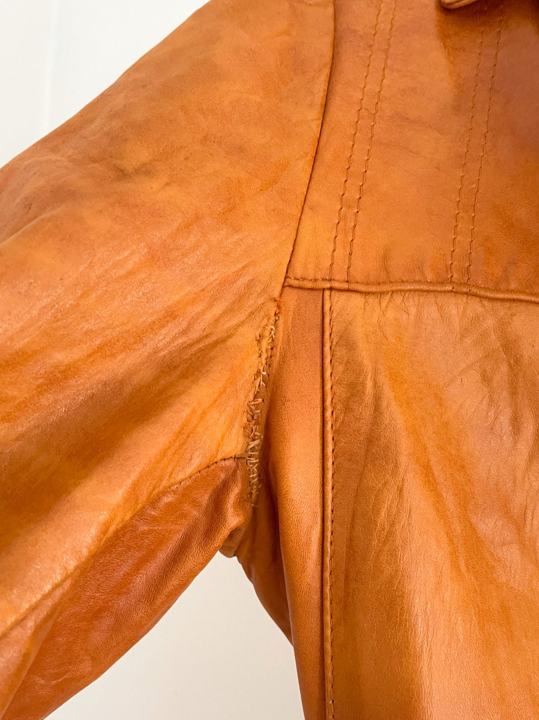 Vintage 70's Caramel Leather Coat-closiTherapi | vinTage