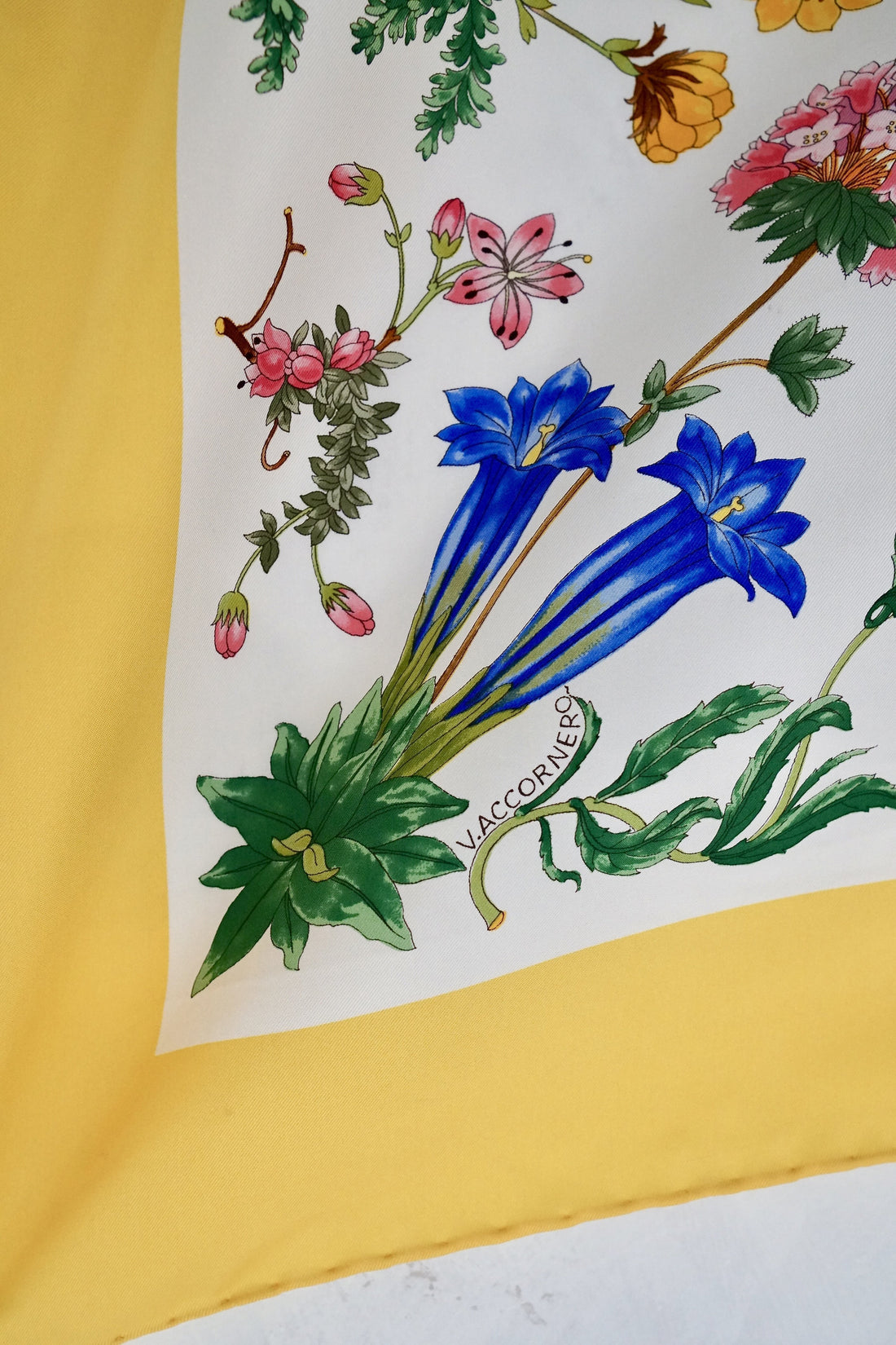 Vintage 70's Gucci Accornero Silk Flora Scarf-closiTherapi | vinTage