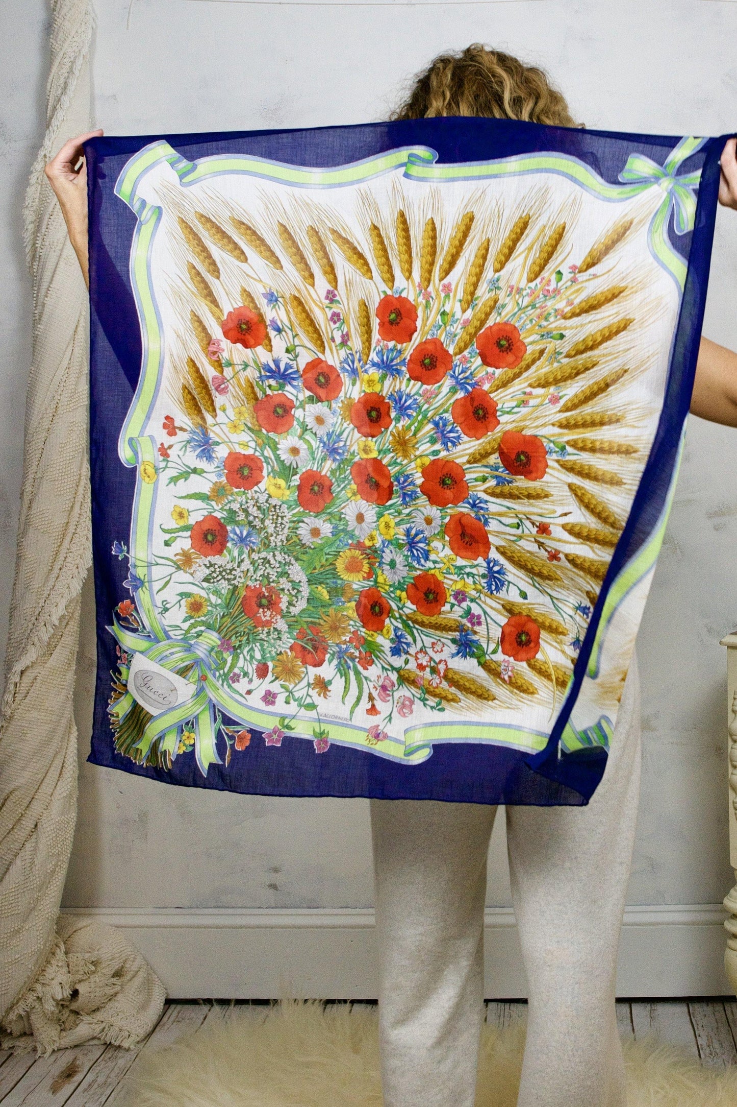 Vintage 70's Gucci Accornero Spighe Wheat Flora Scarf-closiTherapi | vinTage
