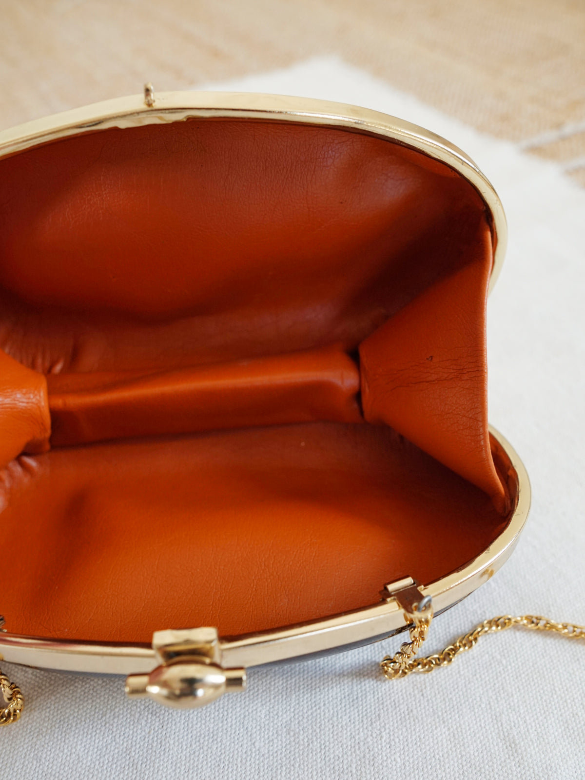 Vintage 70's Tortoise Hard Shell Bag-closiTherapi | vinTage