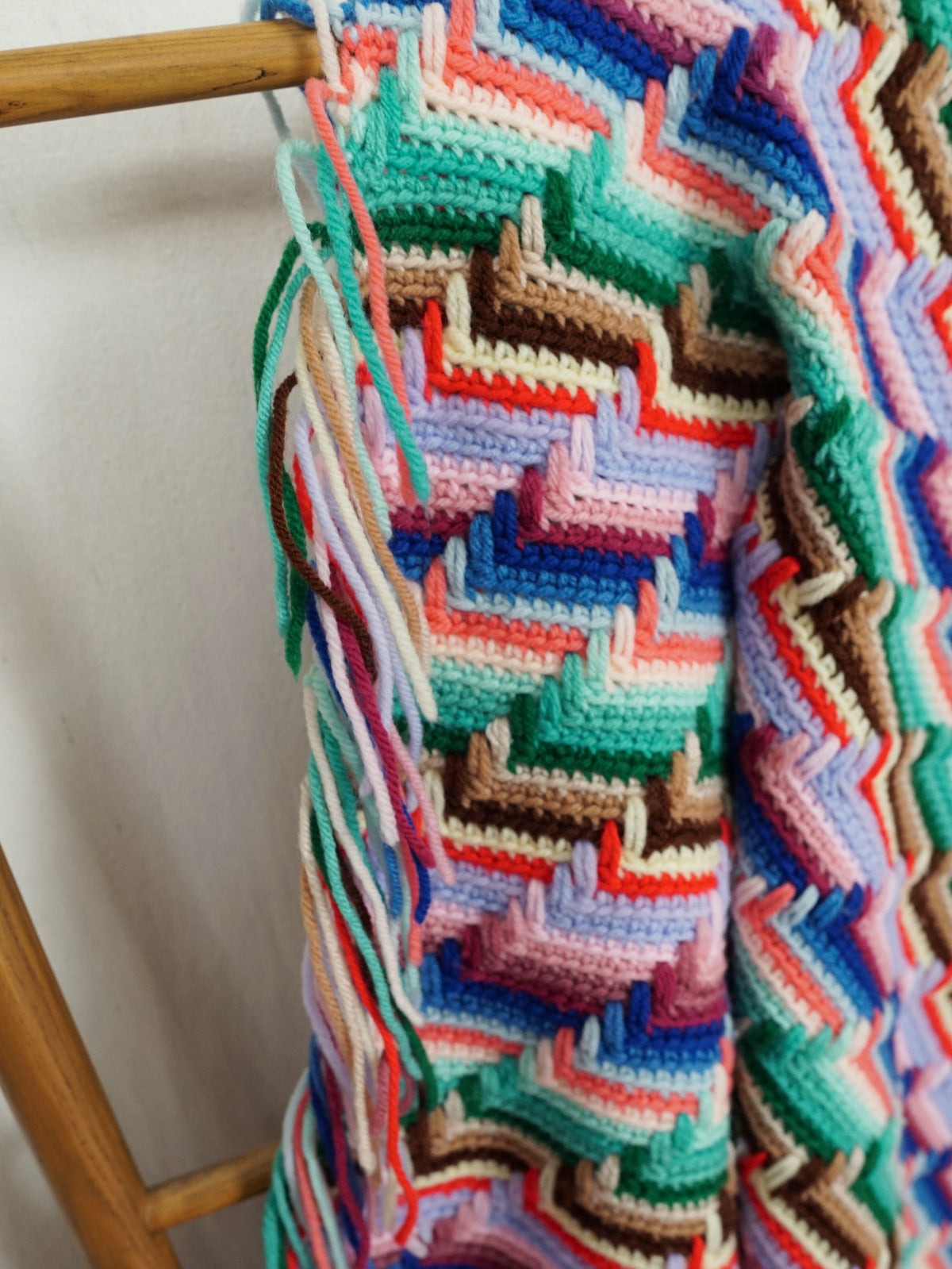 Vintage 70's Wavelength Fringe Blanket-closiTherapi | vinTage