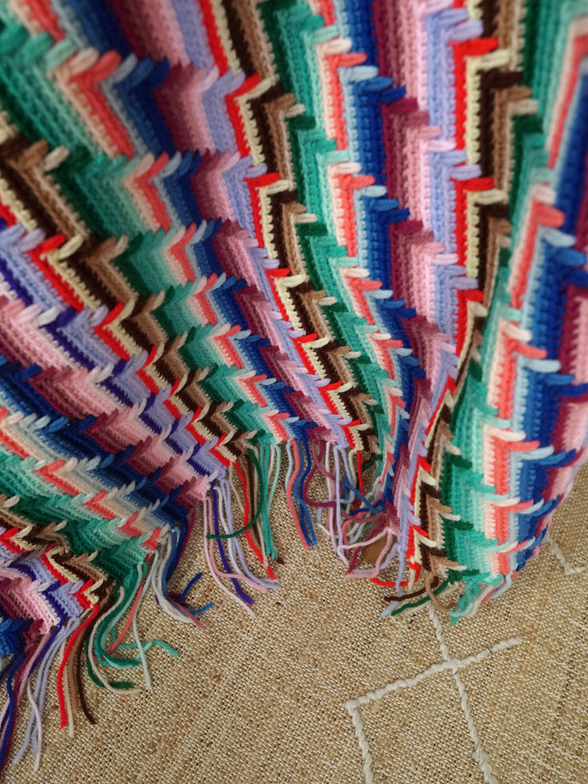 Vintage 70's Wavelength Fringe Blanket-closiTherapi | vinTage