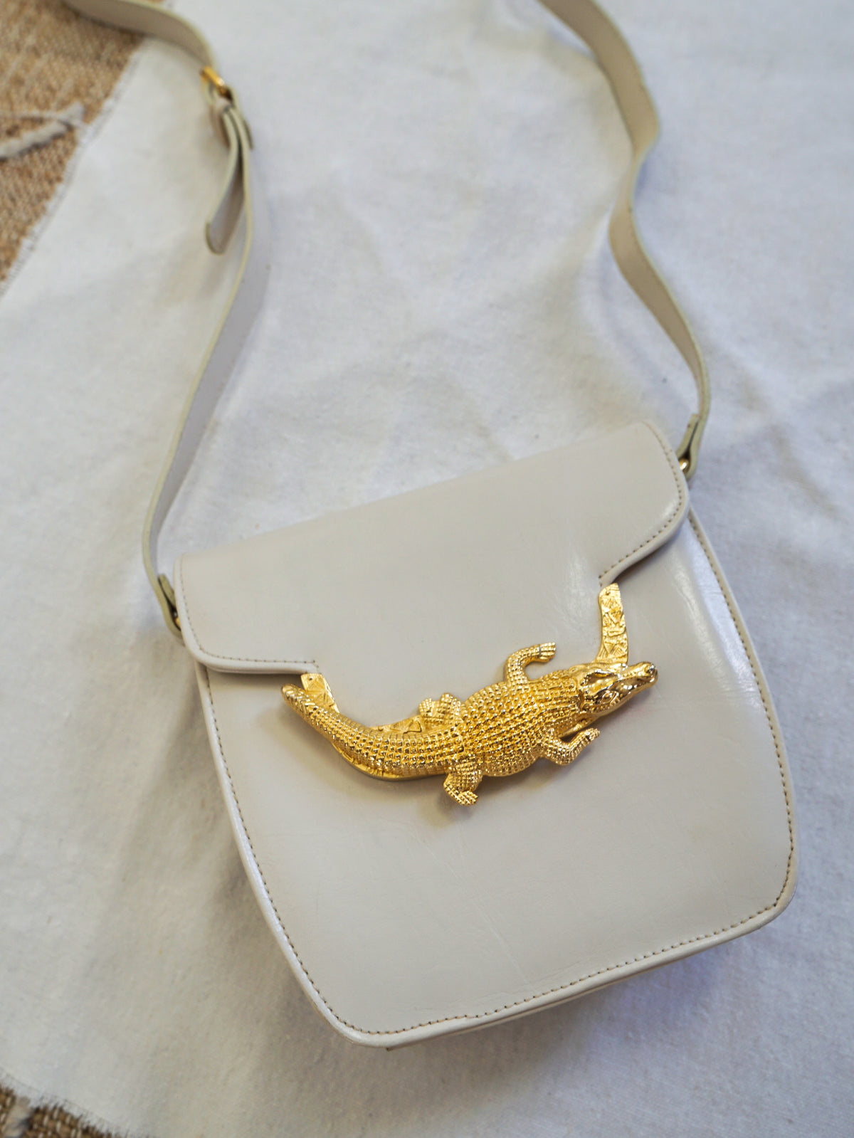 Vintage 80's Alligator Closure Ivory Leather Bag-closiTherapi | vinTage