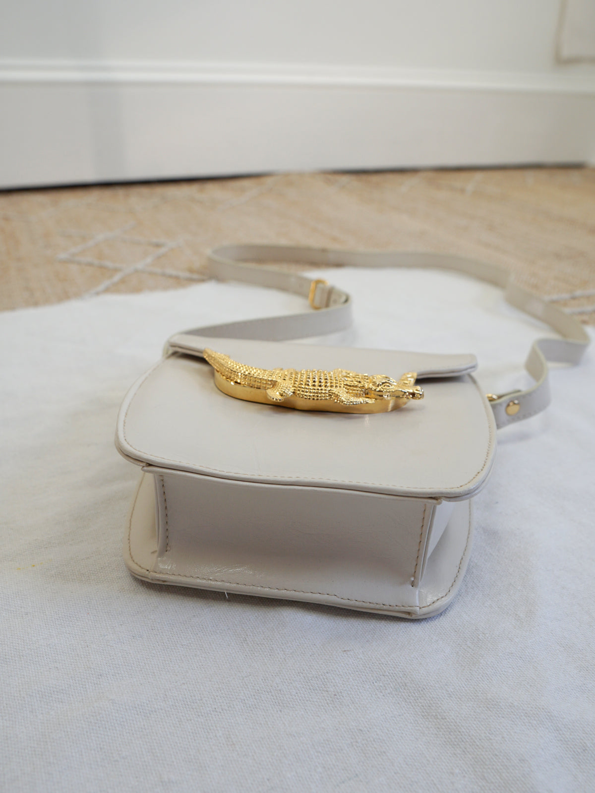 Vintage 80's Alligator Closure Ivory Leather Bag-closiTherapi | vinTage
