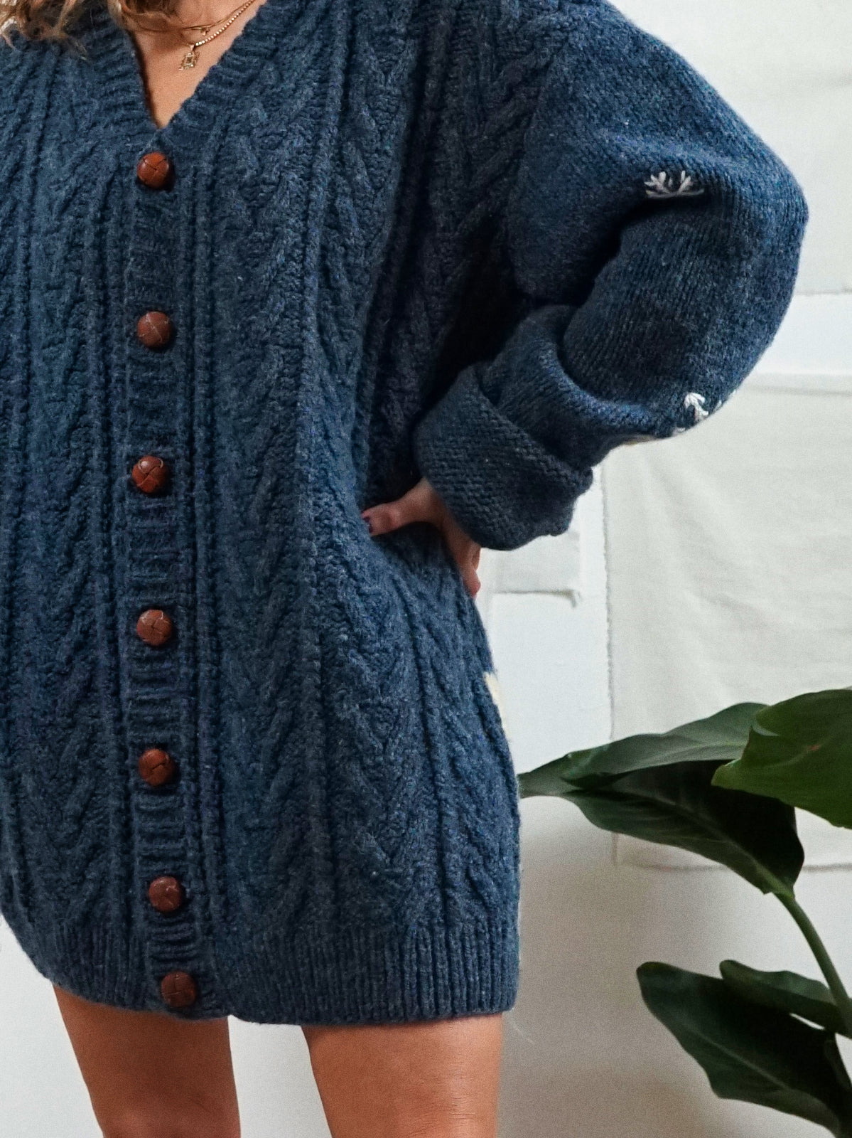 Vintage 80's Cottage Snow Scene Cardigan Sweater-closiTherapi | vinTage