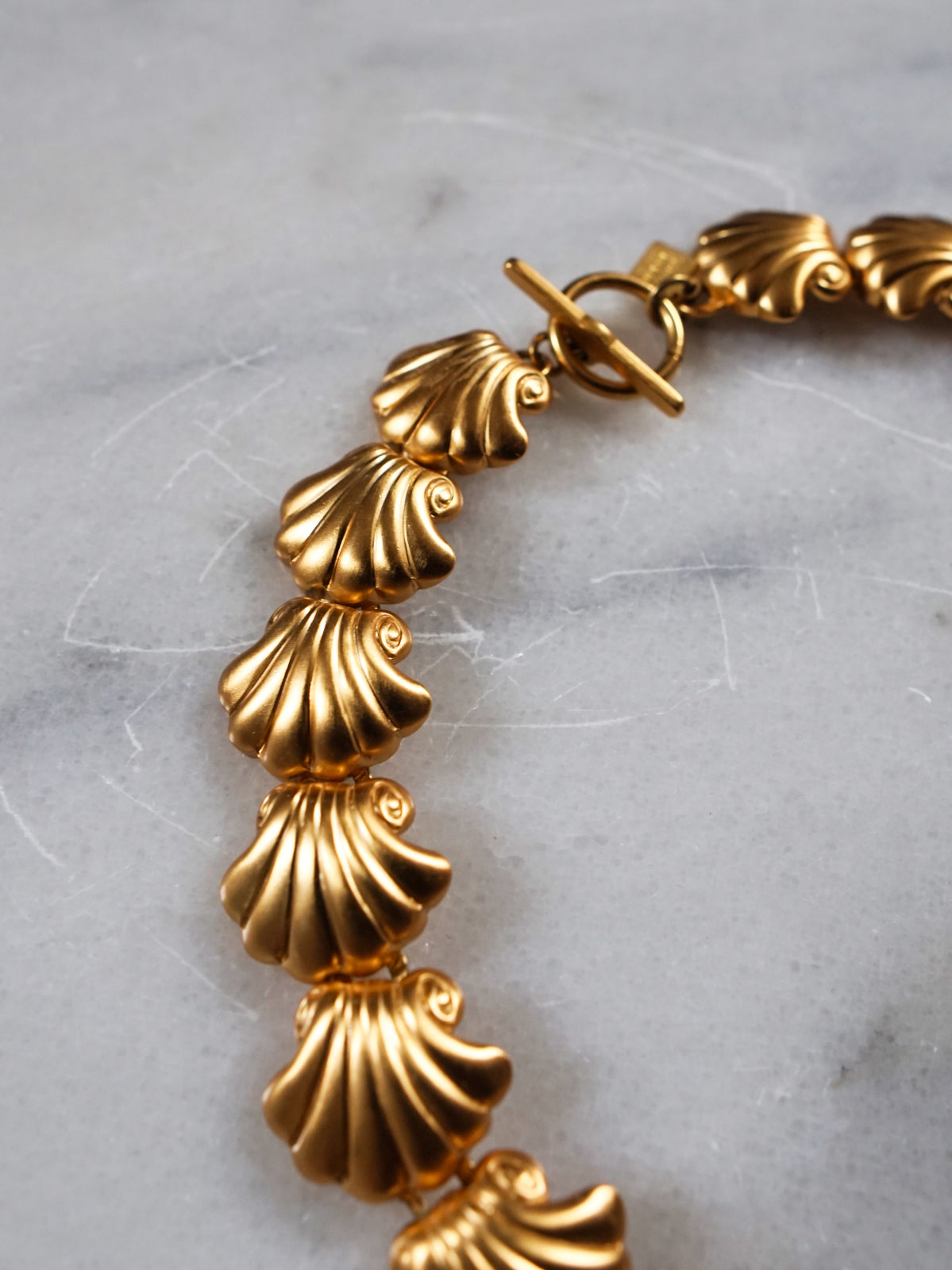 Vintage 80's Gold Seashell Necklace-closiTherapi | vinTage