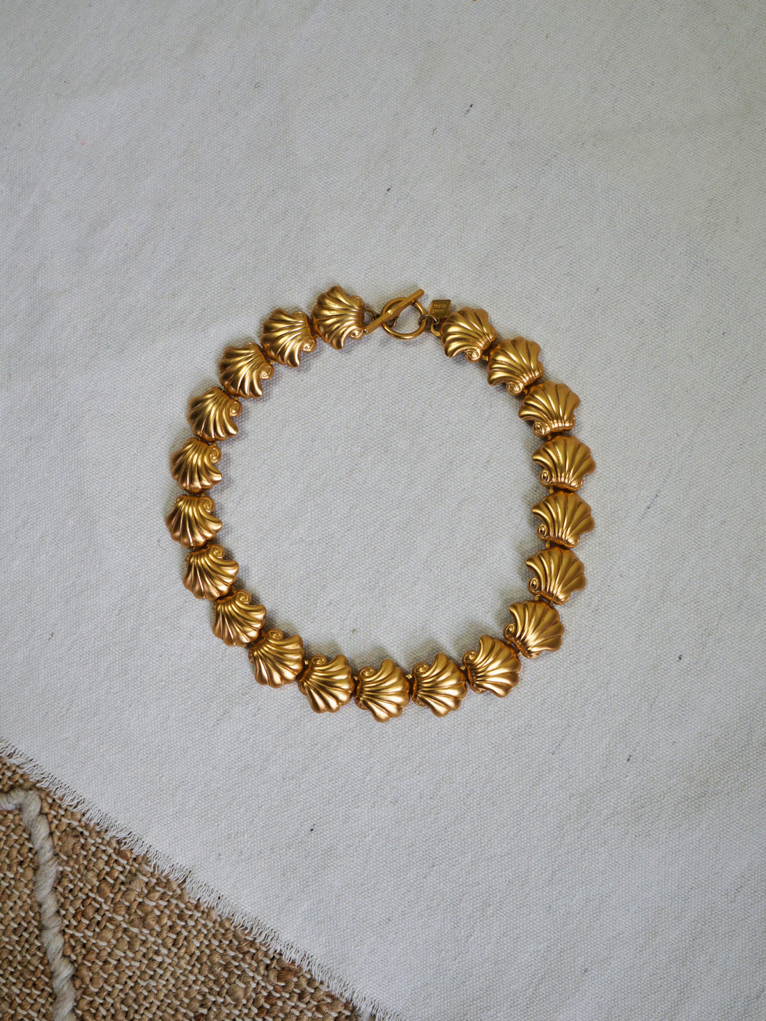 Vintage 80's Gold Seashell Necklace-closiTherapi | vinTage