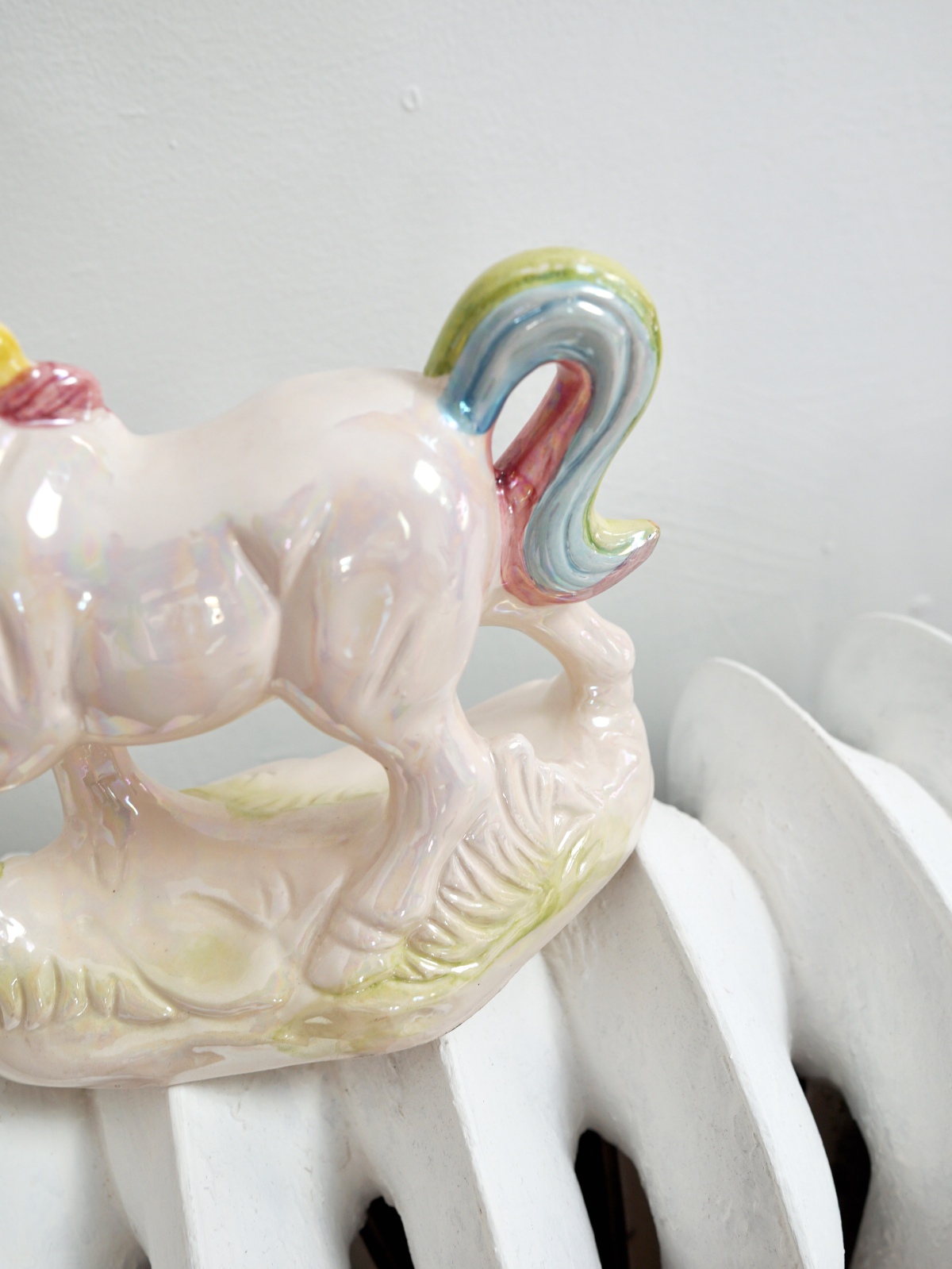Vintage 80's Iridescent Pastel Ceramic Unicorn-closiTherapi | vinTage