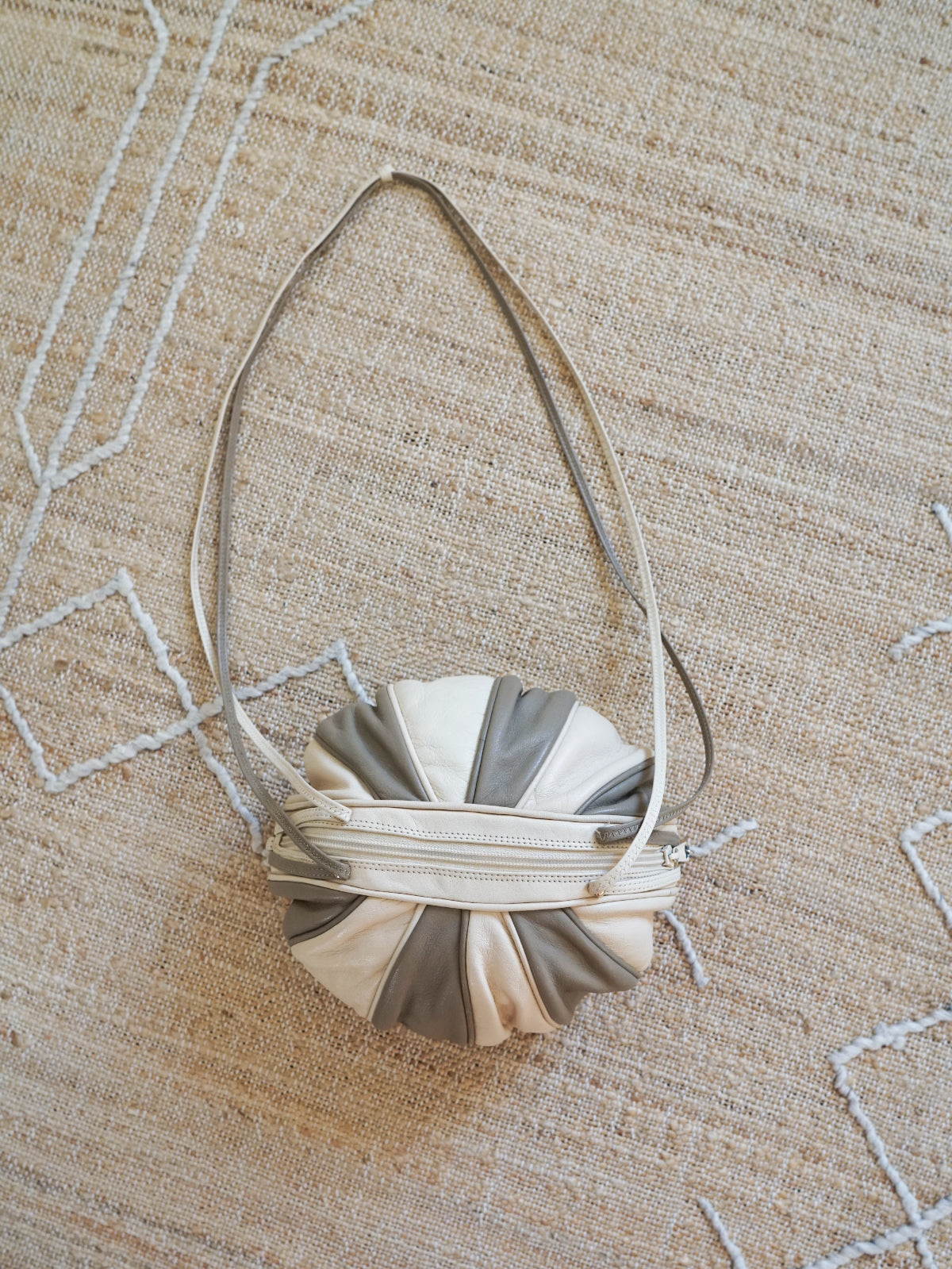 Vintage 80's Pinwheel Round Leather Bag-closiTherapi | vinTage