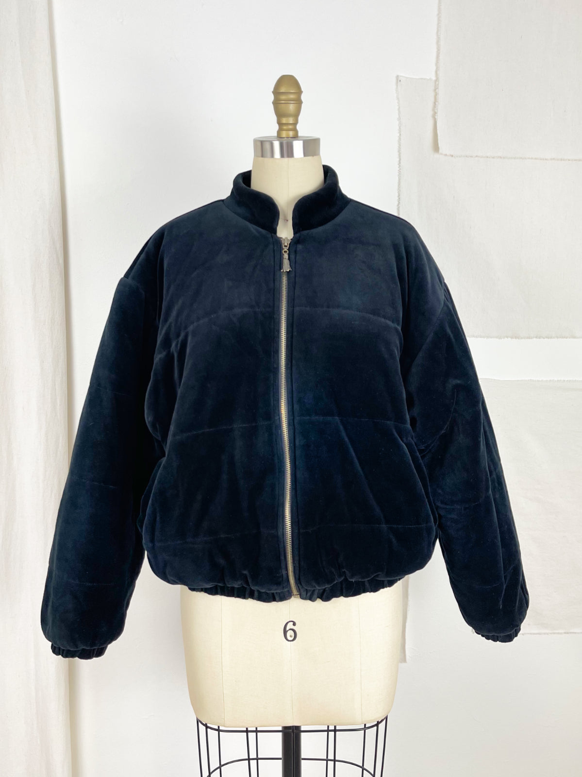 Vintage Black Velour Puffer Jacket-closiTherapi | vinTage
