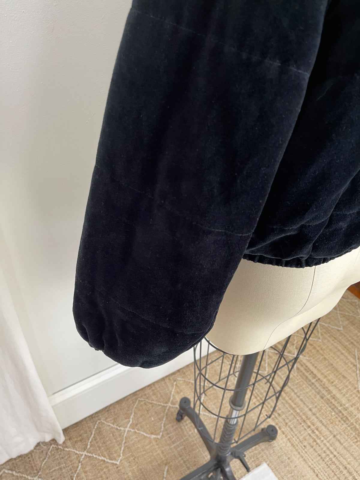 Vintage Black Velour Puffer Jacket-closiTherapi | vinTage