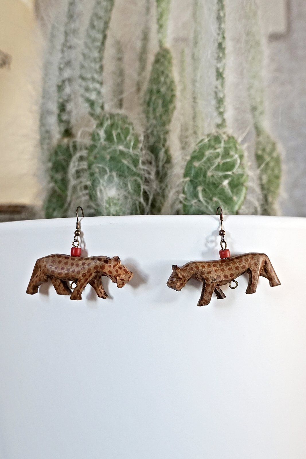Vintage Carved Wood Cheetah Earrings-closiTherapi | vinTage