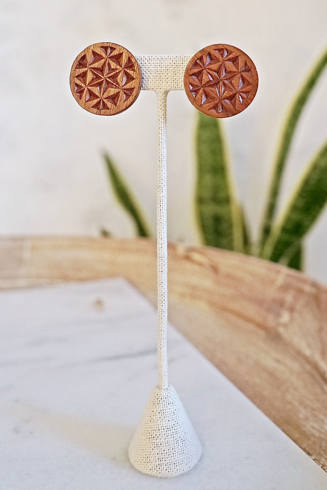 Vintage Carved Wood Screw Back Earrings-closiTherapi | vinTage