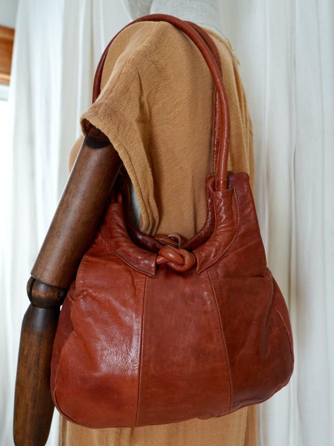 Vintage Cinnamon Hobo Leather Bag-closiTherapi | vinTage