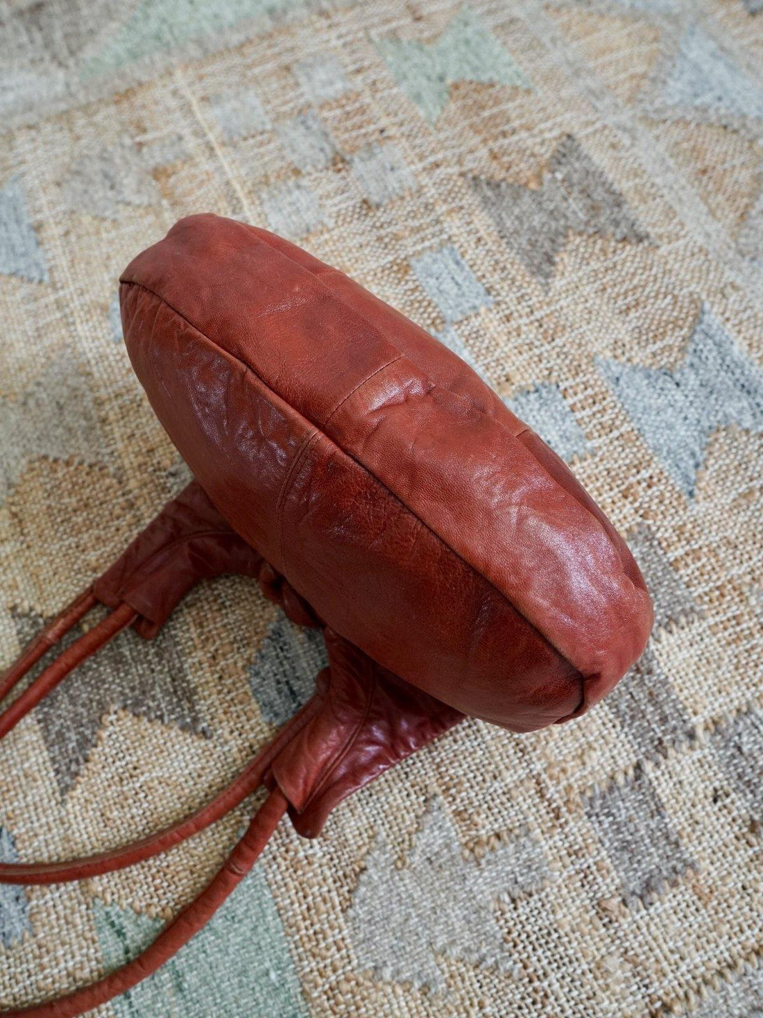 Vintage Cinnamon Hobo Leather Bag-closiTherapi | vinTage