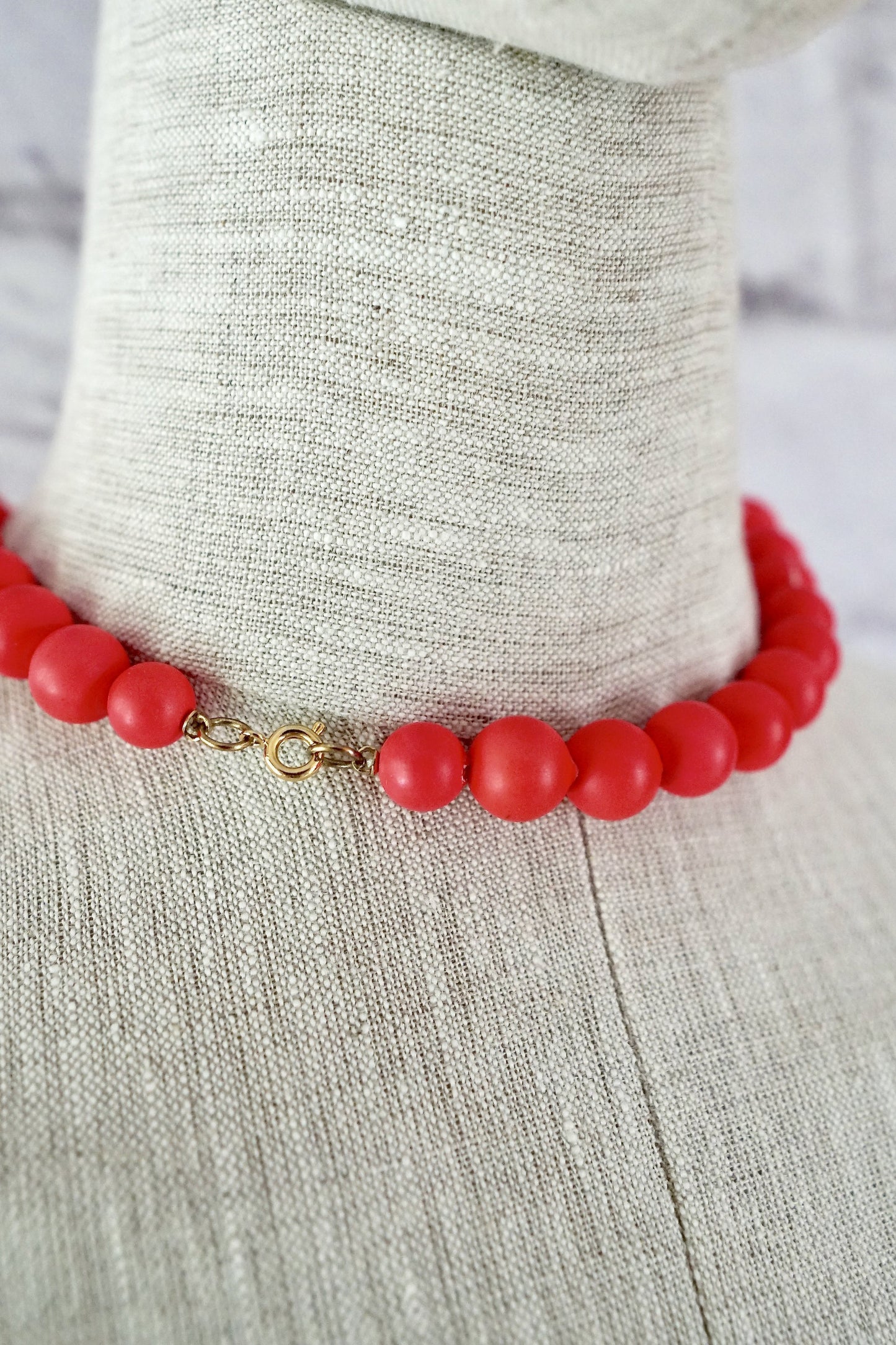 Vintage Coral Bead Necklace-closiTherapi | vinTage