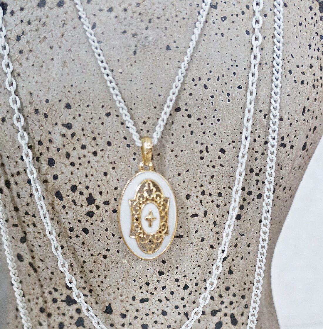 Vintage Cross Medallion Chain Necklace-closiTherapi | vinTage