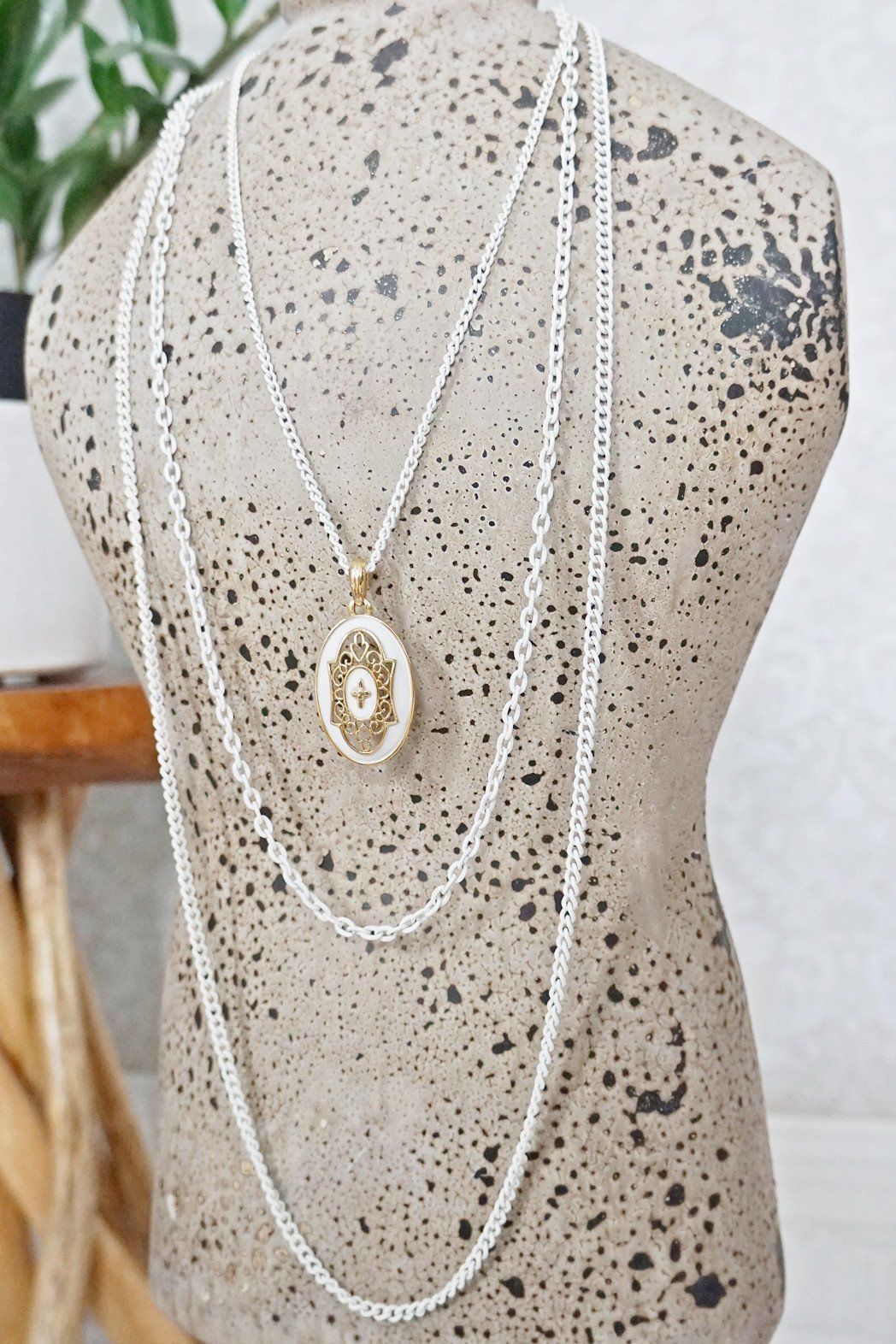 Vintage Cross Medallion Chain Necklace-closiTherapi | vinTage