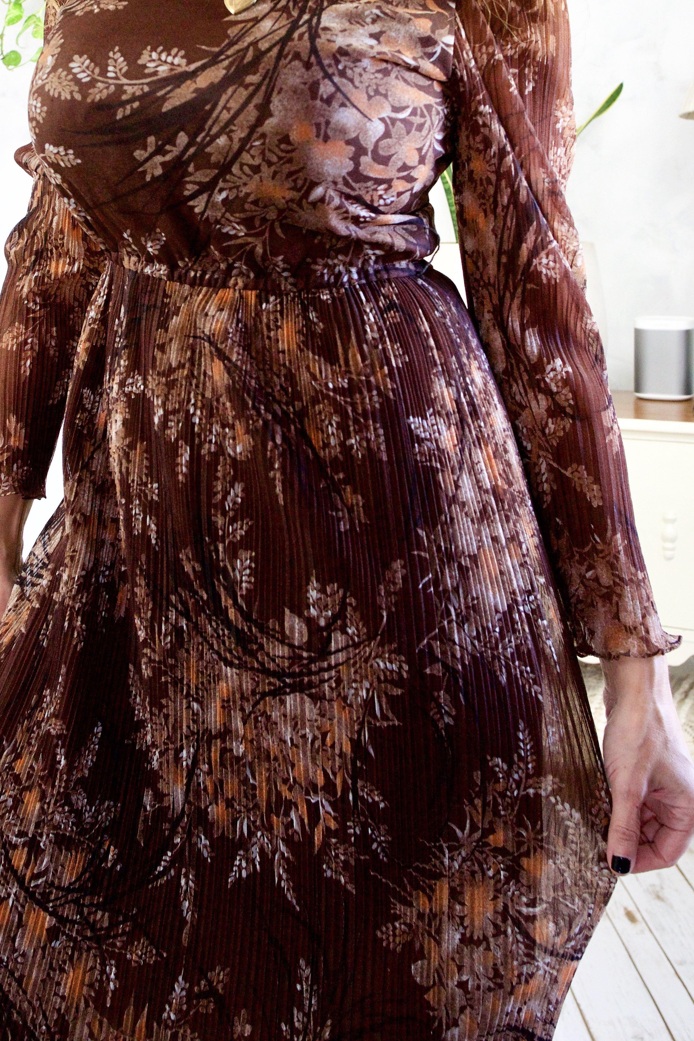 Vintage Dark Floral Pleated Dress – therapi