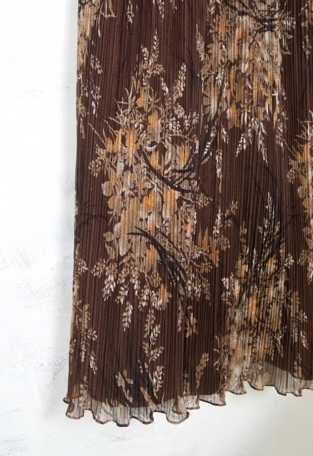 Vintage Dark Floral Pleated Dress-closiTherapi | vinTage