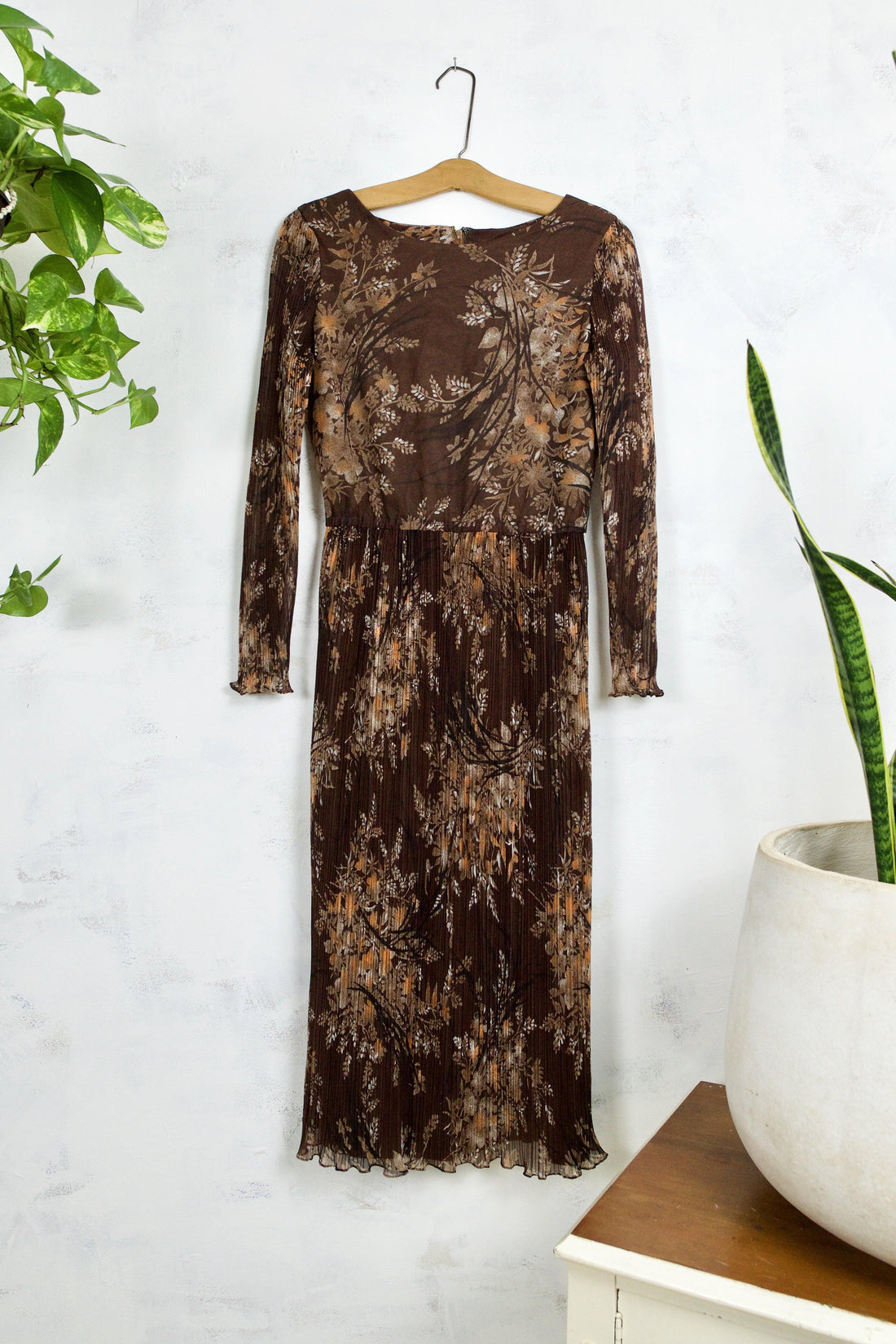 Vintage Dark Floral Pleated Dress-closiTherapi | vinTage