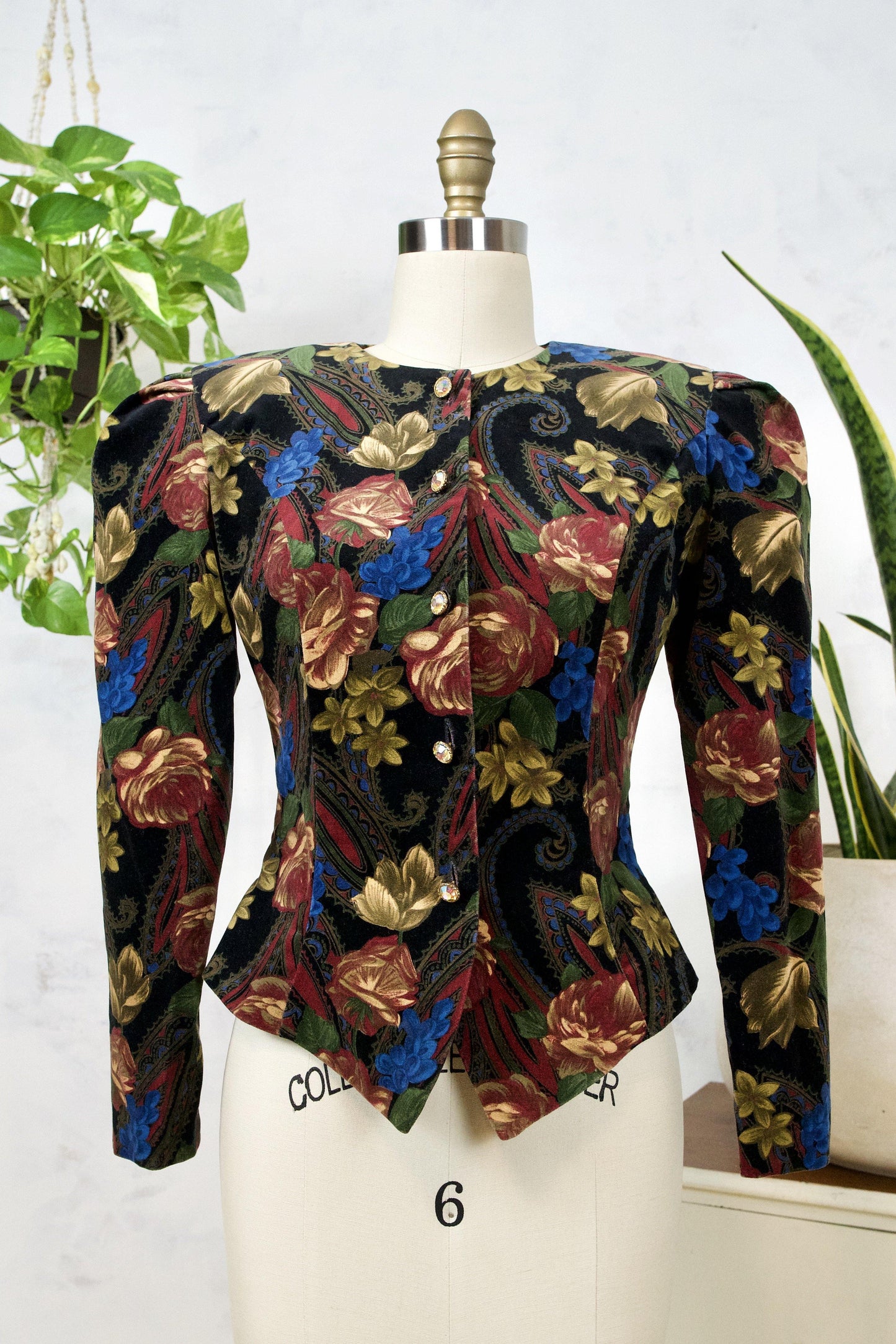 Vintage Dark Velvet Floral Blazer-closiTherapi | vinTage