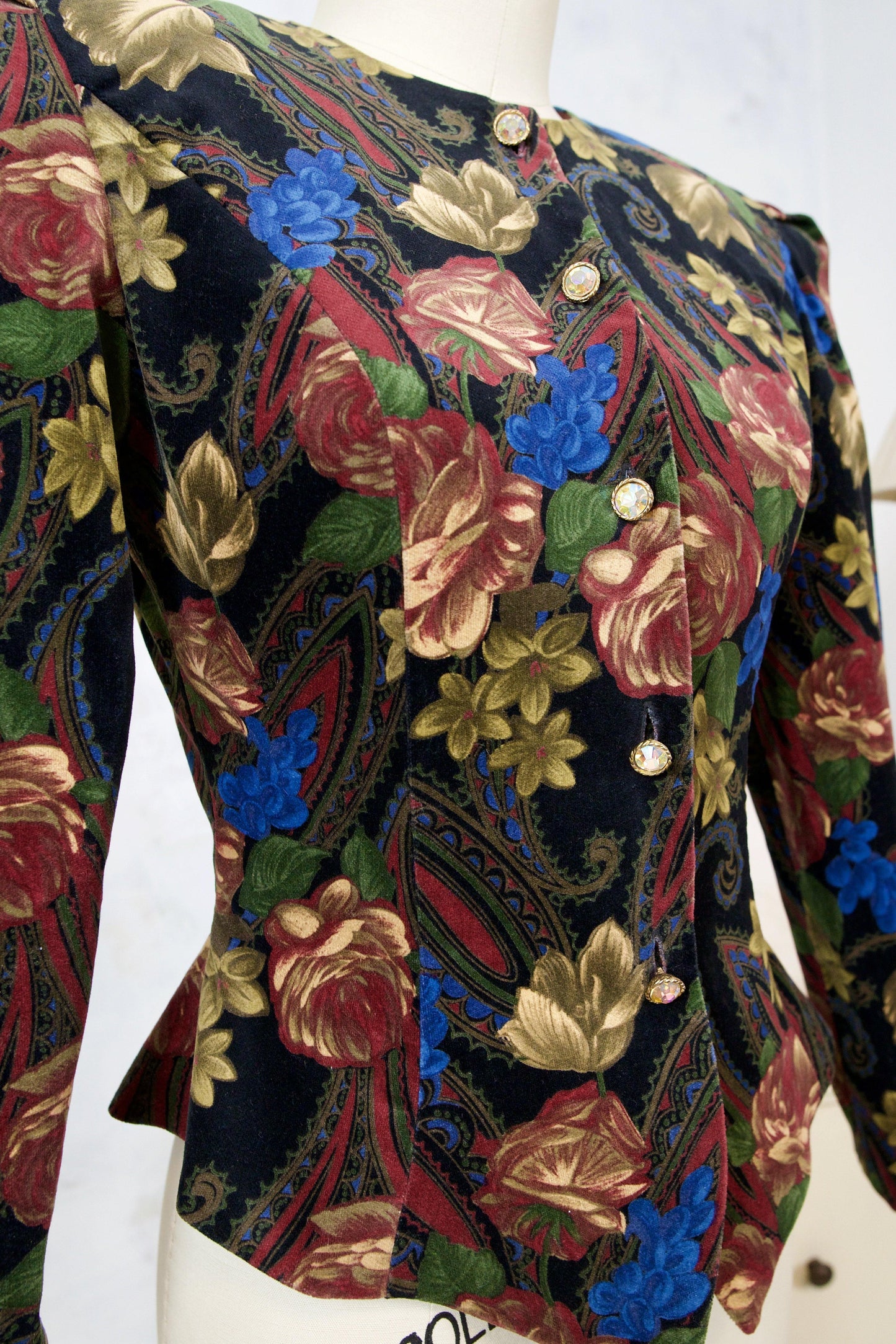 Vintage Dark Velvet Floral Blazer-closiTherapi | vinTage