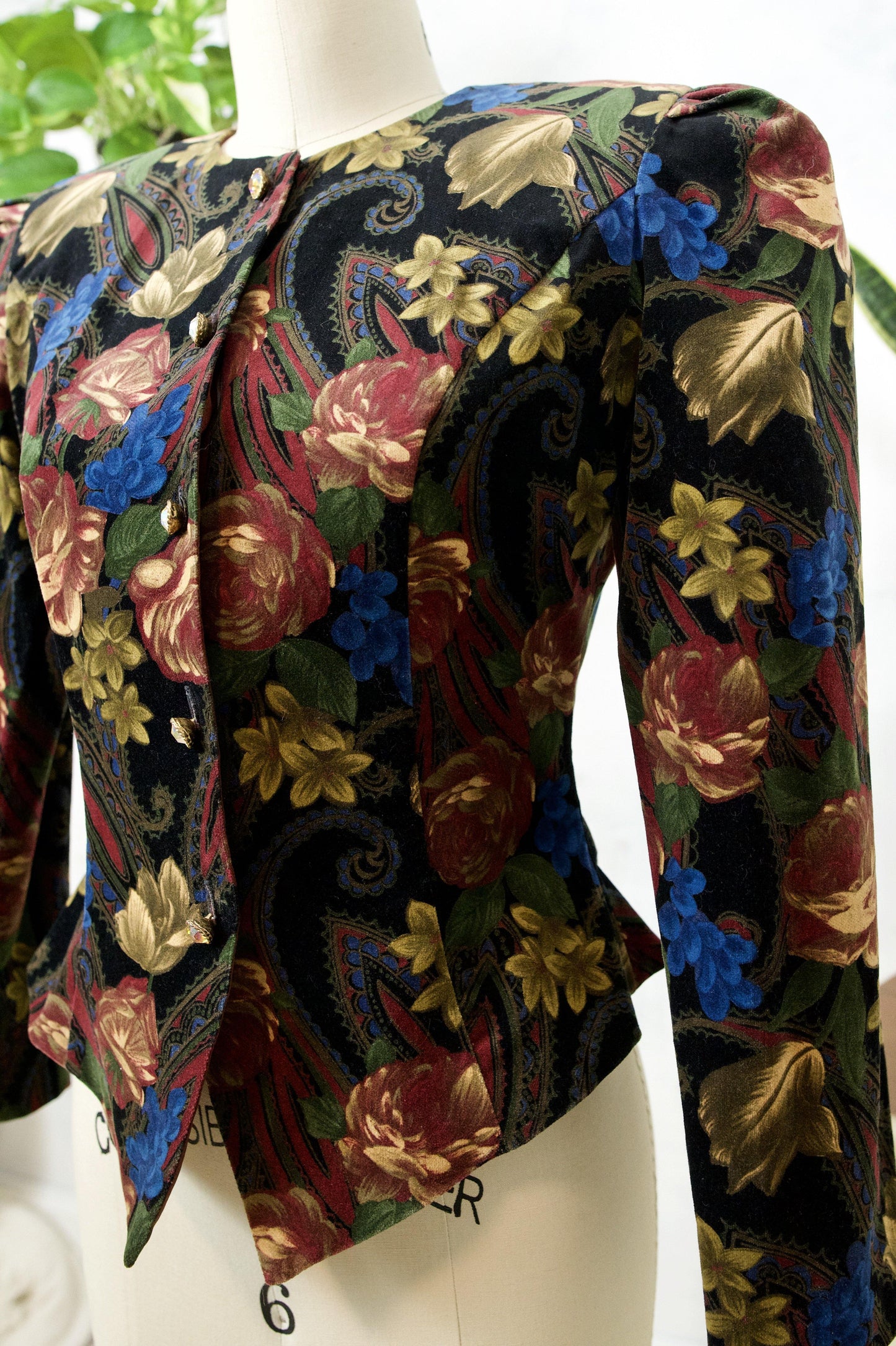 Vintage Dark Velvet Floral Blazer-closiTherapi | vinTage