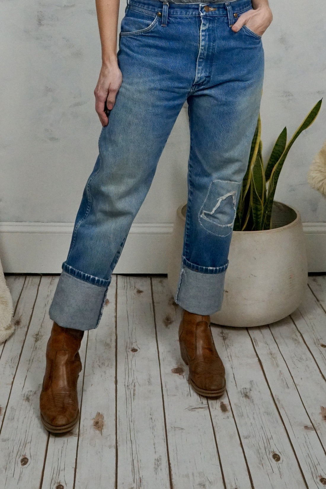 Vintage Faded Wrangler Jeans - 32" Waist-closiTherapi | vinTage