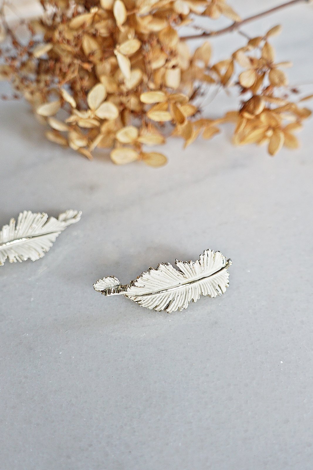 Vintage Feather White Enamel Earrings-closiTherapi | vinTage