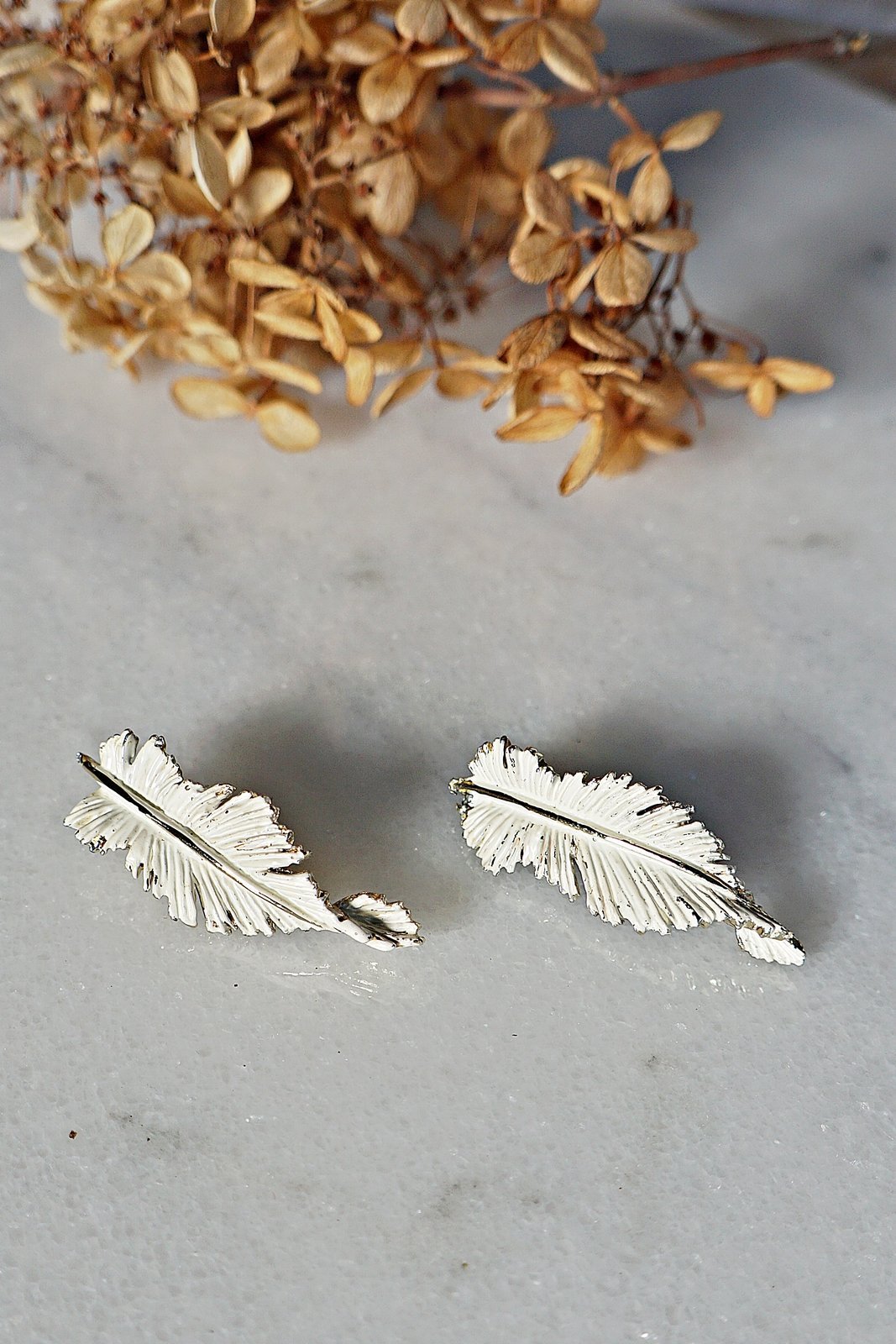 Vintage Feather White Enamel Earrings-closiTherapi | vinTage