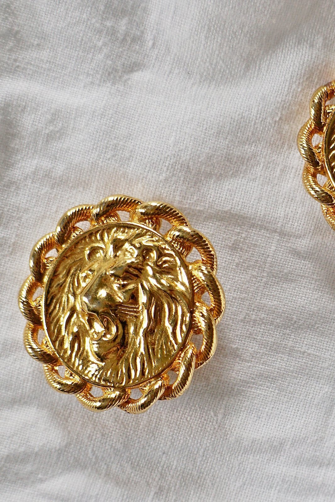 Vintage Fierce Lion Head Earrings-closiTherapi | vinTage