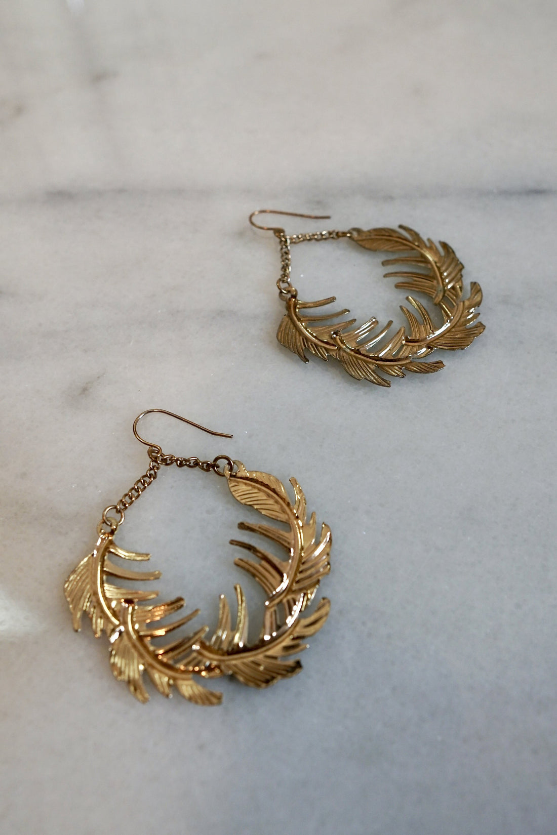 Vintage Floating Feather Earrings-closiTherapi | vinTage