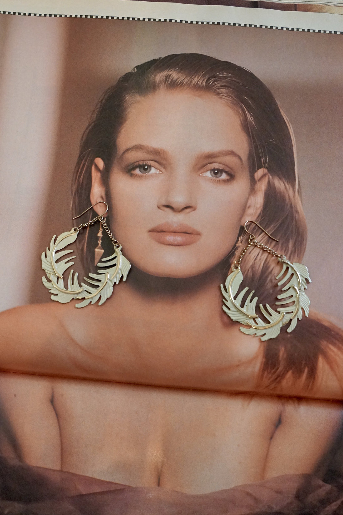 Vintage Floating Feather Earrings-closiTherapi | vinTage