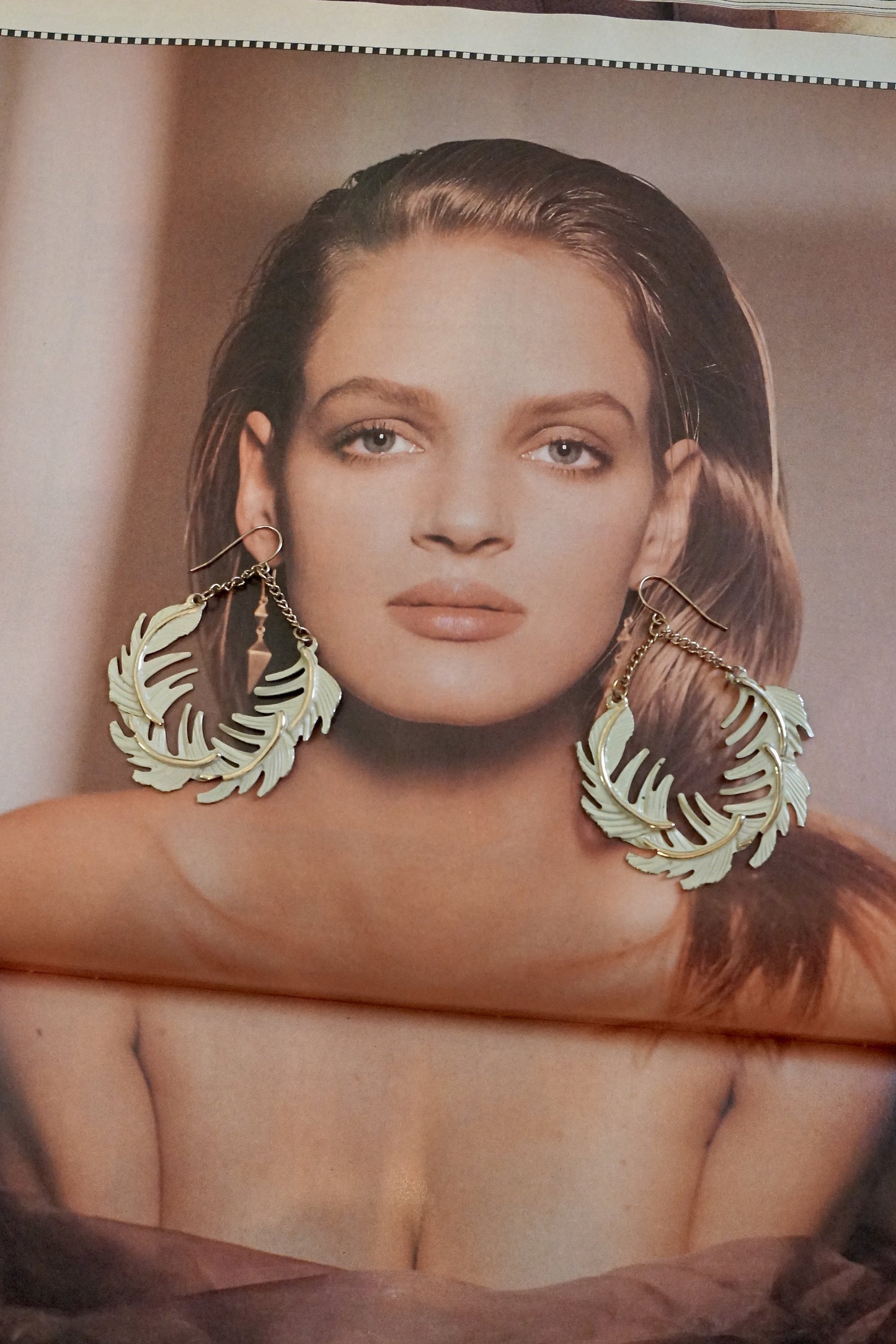 Vintage Floating Feather Earrings-closiTherapi | vinTage