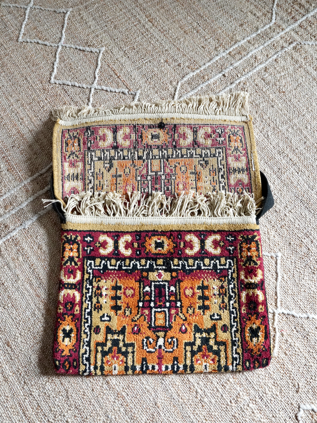 Vintage Fringe Southwestern Carpet Bag-closiTherapi | vinTage