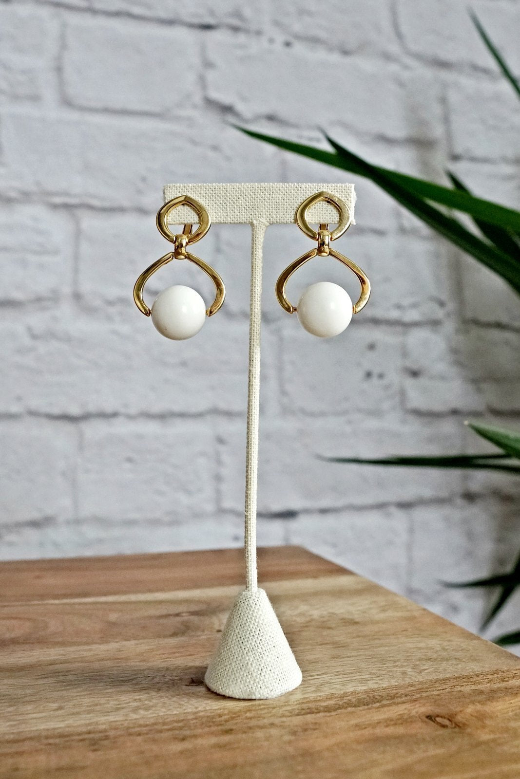 Vintage Golden Orb Spinner Earrings-closiTherapi | vinTage