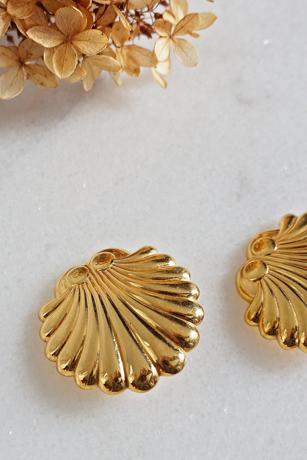Vintage Golden Shells Scalloped Earrings-closiTherapi | vinTage
