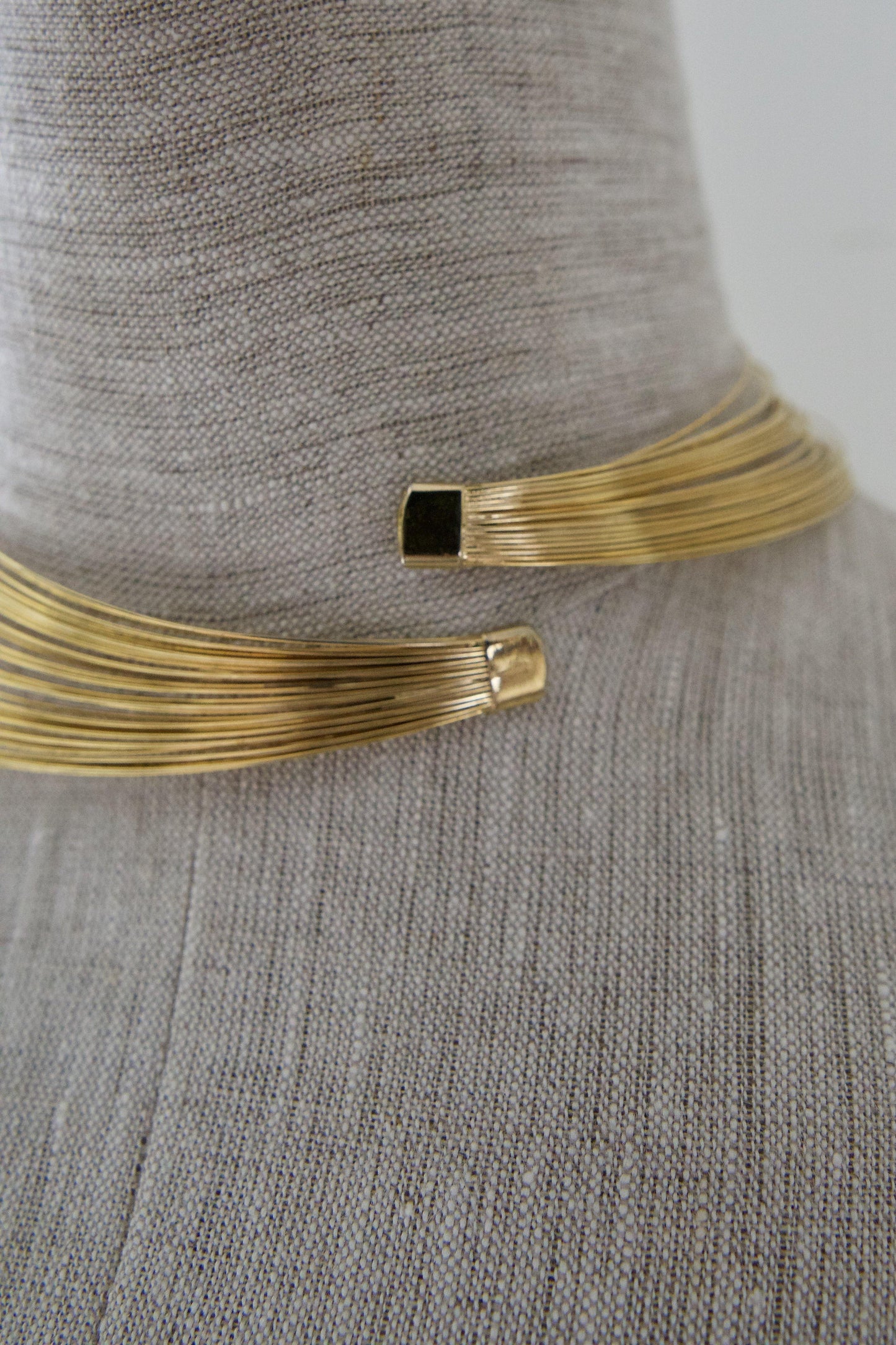 Vintage Golden Wire Choker Necklace-closiTherapi | vinTage