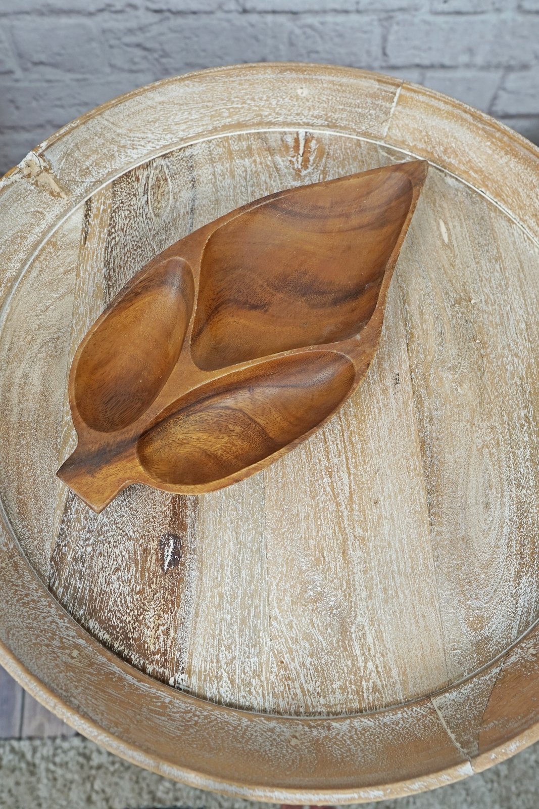 Vintage Hand Carved Wood Leaf-closiTherapi | vinTage