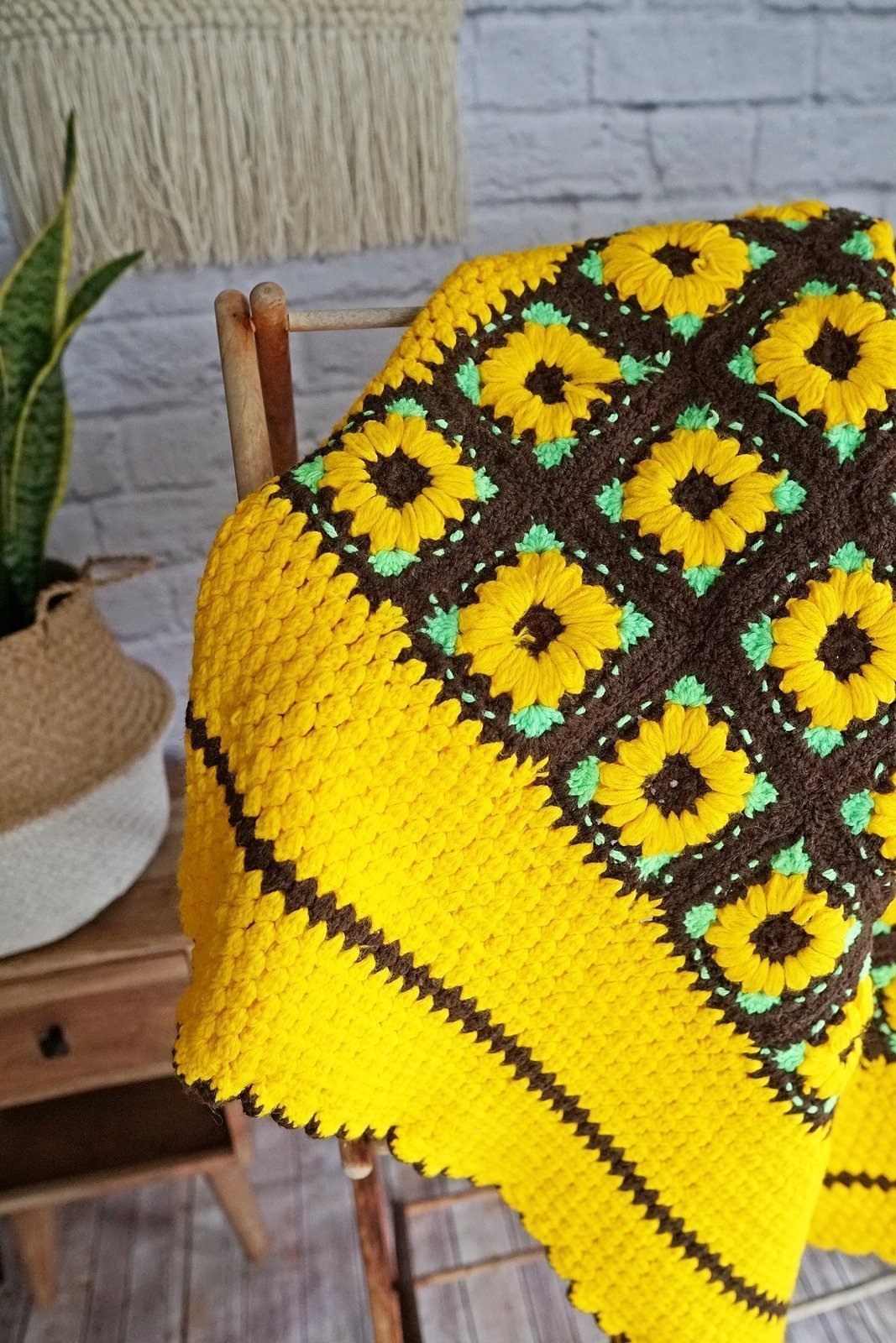 Vintage Hand Crochet Sunflower Blanket-closiTherapi | vinTage