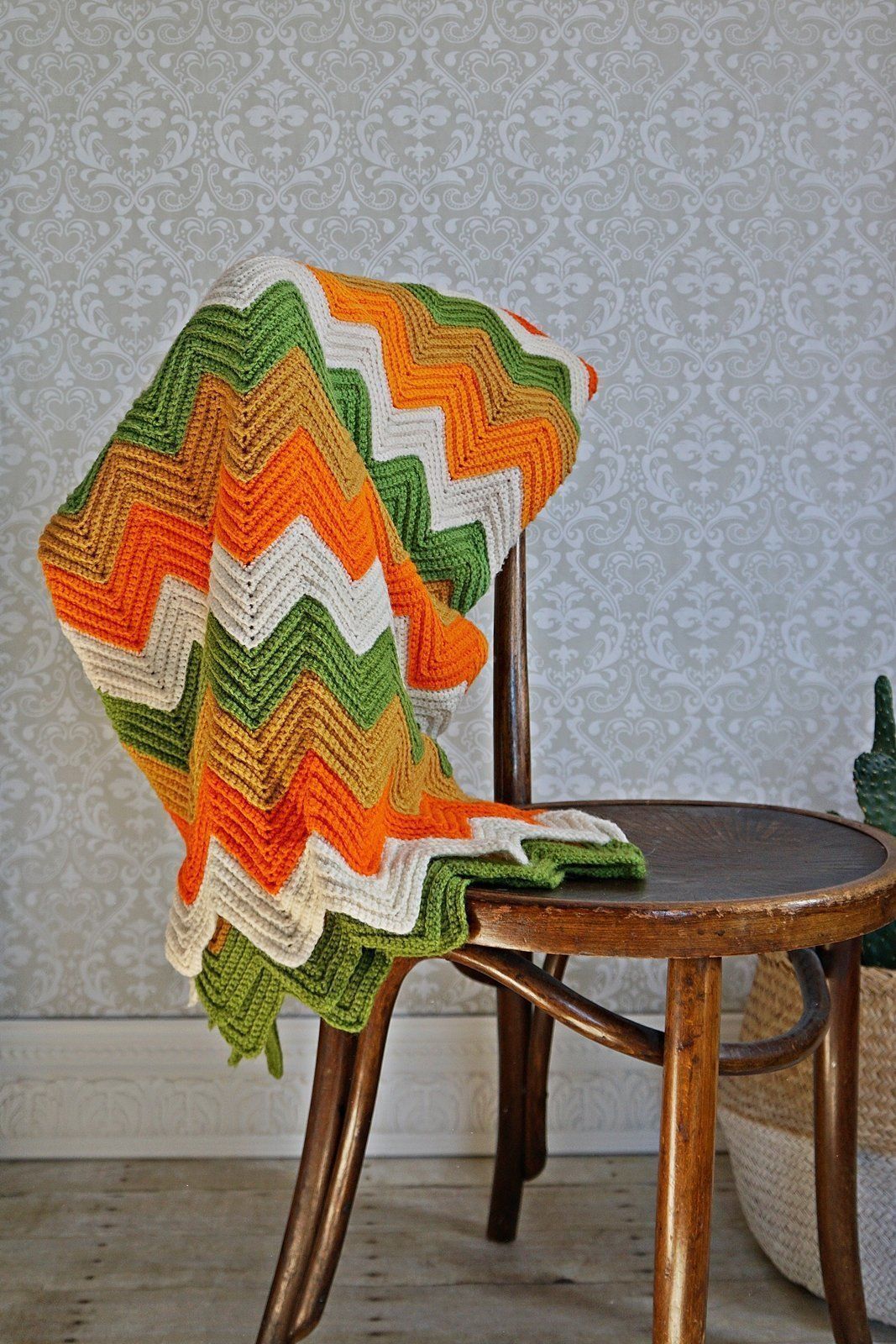 Vintage Handknit Bold Chevron Blanket-closiTherapi | vinTage