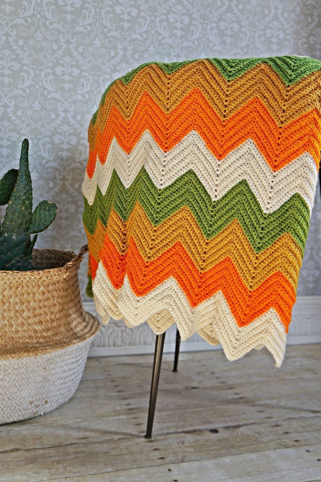 Vintage Handknit Bold Chevron Blanket-closiTherapi | vinTage
