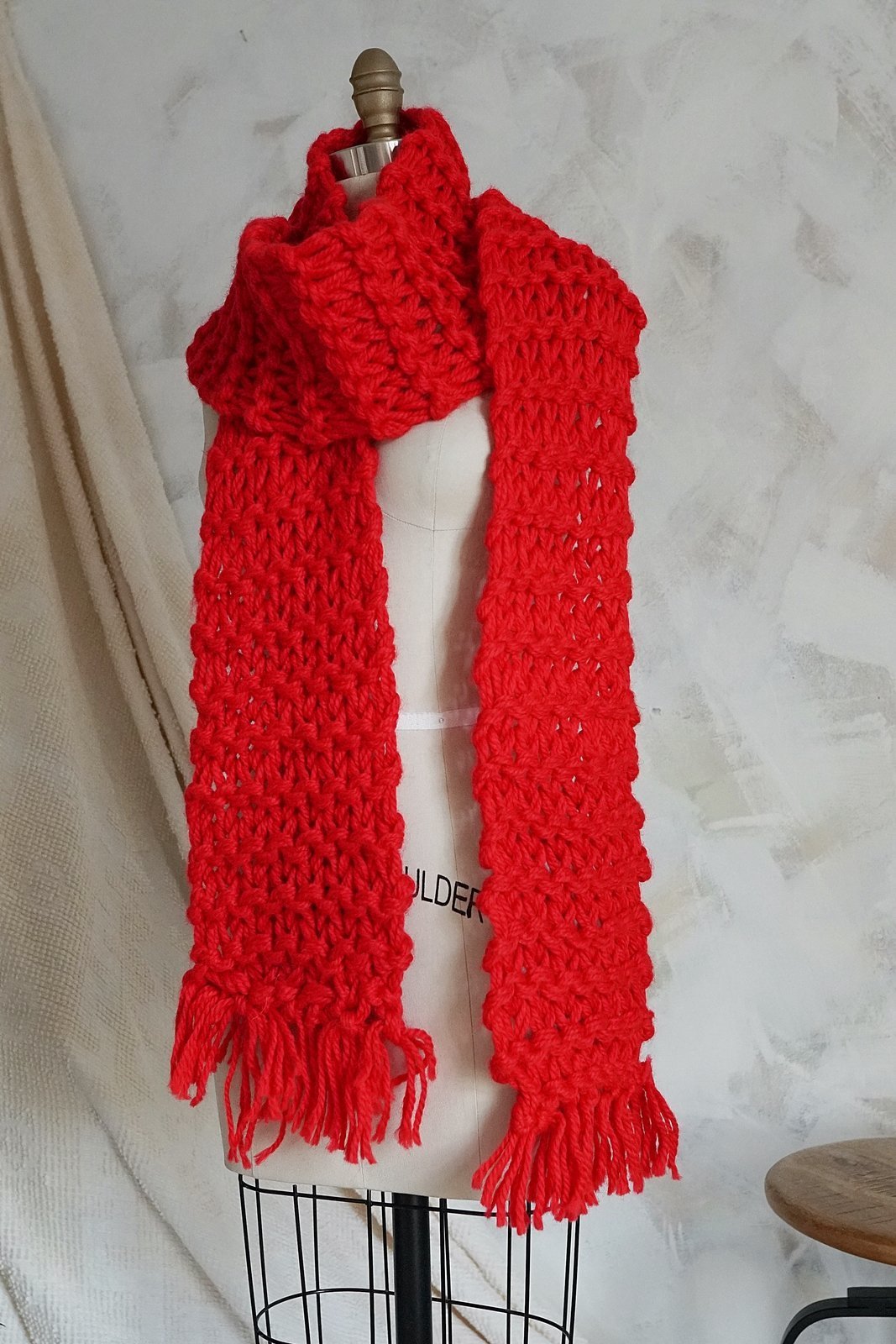 Vintage Handknit Red Fringe Scarf-closiTherapi | vinTage
