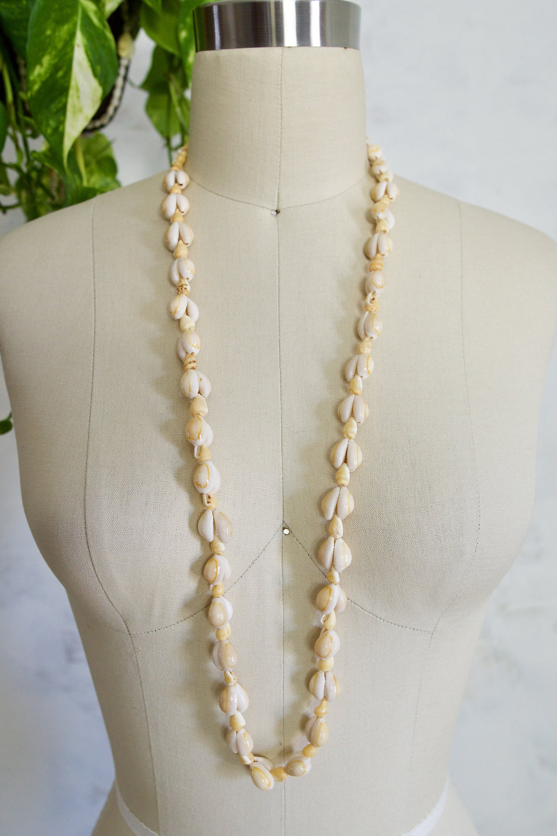 Vintage Handmade Natural Cowrie Shell Necklace-closiTherapi | vinTage