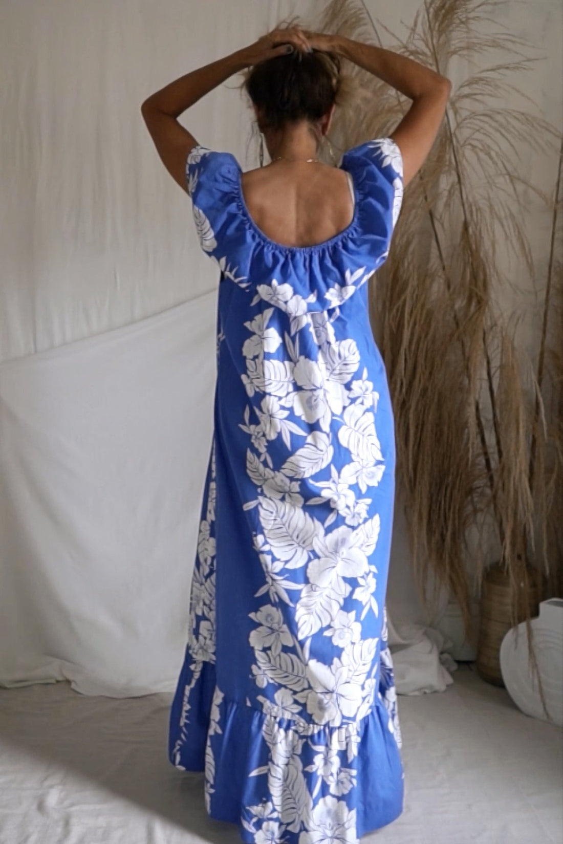 Vintage Hibiscus Hawaiian Maxi Dress-closiTherapi | vinTage