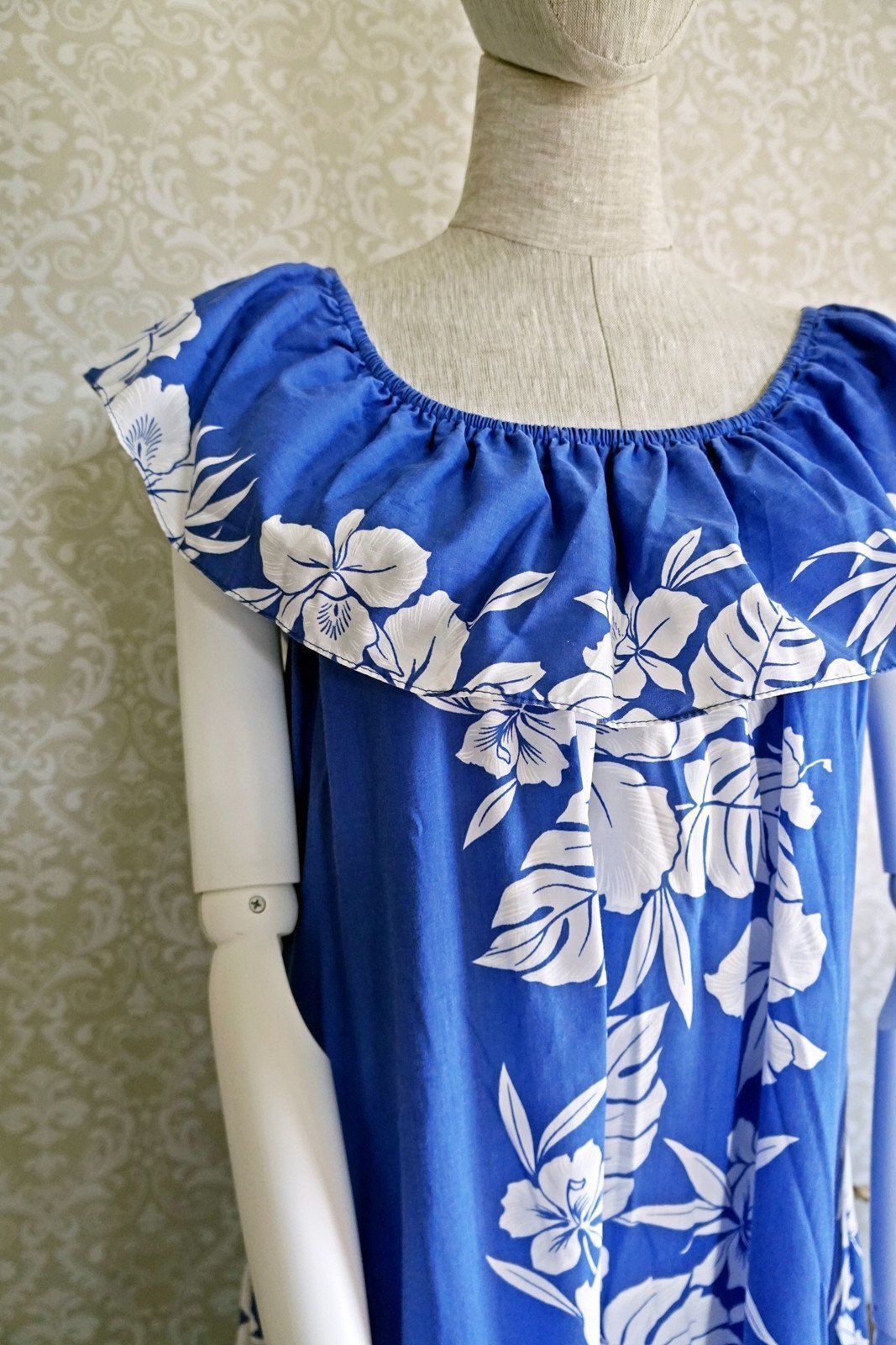 Vintage Hibiscus Hawaiian Maxi Dress-closiTherapi | vinTage